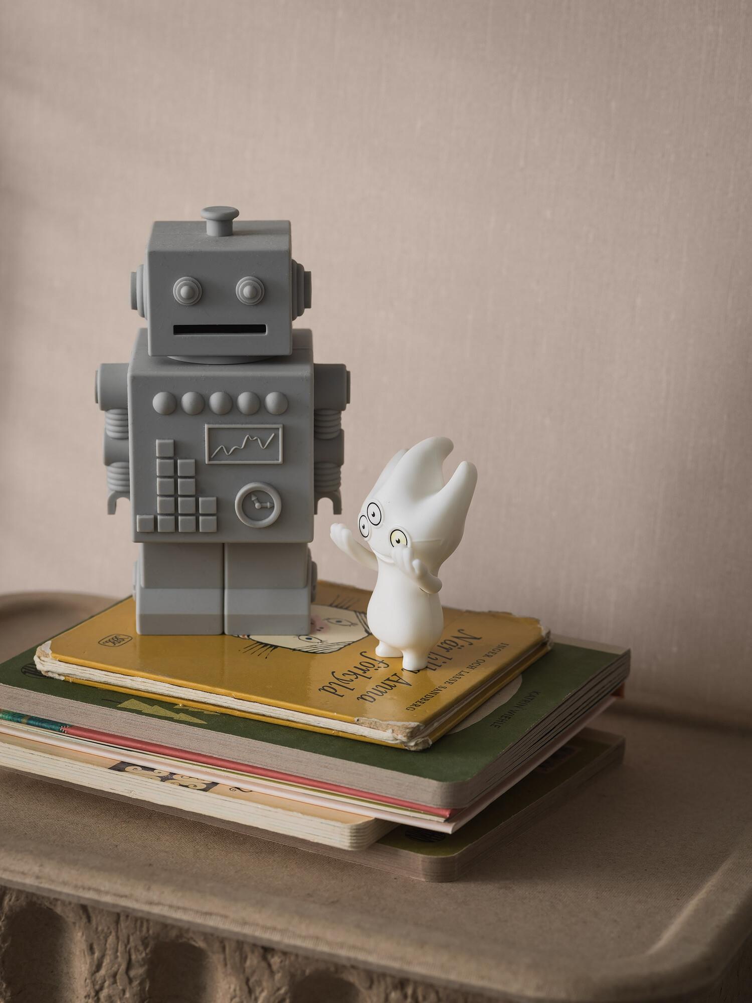 Soft Blush tapet med enfargat, textilimitation mönster i rosa. Från kollektionen Linen. Nonwoven-material. Passar i vardagsrum och matsal.