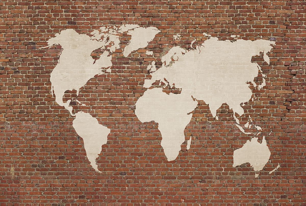 Worldmap, tapet i röd tapet med digitalfoto mönster i röd. Från kollektionen best of wood n stone 2. Nonwoven-material med fri passning. Passar i vardagsrum och matsal.