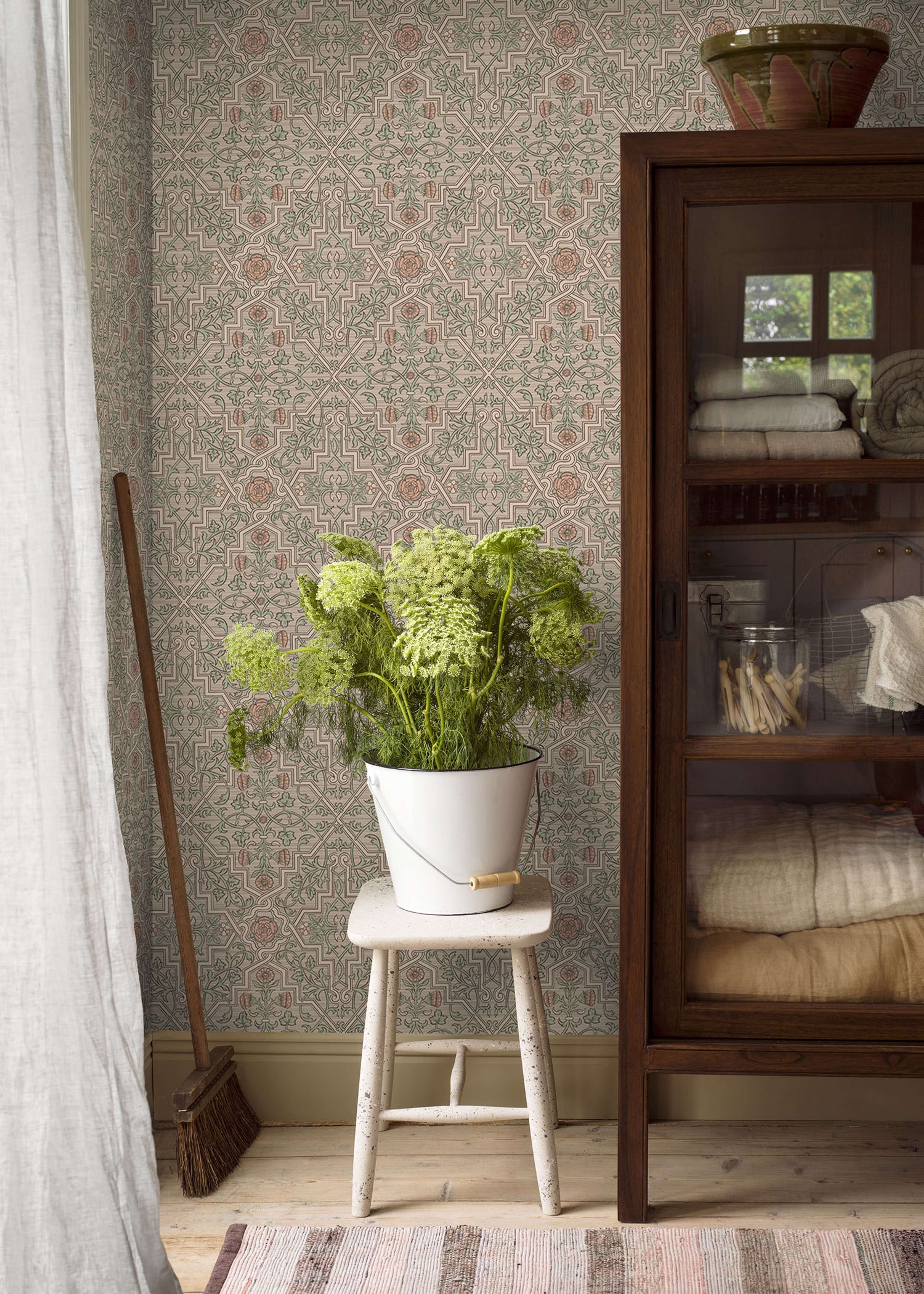 Rosenvinge, beige/grön tapet från Boråstapeter med medaljonger mönster i grön, brun och beige. Från kollektionen anno. Nonwoven-material med rak passning. Vintage-stil. Passar i sovrum och matsal.​​​​‌﻿‍﻿​‍​‍‌‍﻿﻿‌﻿​‍‌‍‍‌‌‍‌﻿‌‍‍‌‌‍﻿‍​‍​‍​﻿‍‍​‍​‍‌﻿​﻿‌‍​‌‌‍﻿‍‌‍‍‌‌﻿‌​‌﻿‍‌​‍﻿‍‌‍‍‌‌‍﻿﻿​‍​‍​‍﻿​​‍​‍‌‍‍​‌﻿​‍‌‍‌‌‌‍‌‍​‍​‍​﻿‍‍​‍​‍‌‍‍​‌﻿‌​‌﻿‌​‌﻿​​‌﻿​﻿​﻿‍‍​‍﻿﻿​‍﻿﻿‌﻿‌﻿‌﻿‌﻿‌﻿‌﻿​‍﻿‍‌‍​﻿‌‍﻿﻿‌‍﻿​‌‍﻿﻿‌﻿​‍‌‍​‌‌‍﻿‌‌‍​‌​‍﻿‍‌﻿​﻿‌‍‌‌​‍﻿﻿‌﻿​﻿‌﻿‌​‌﻿‌‌‌‍‌​‌‍‍‌‌‍﻿﻿​‍﻿﻿‌‍‍‌‌‍﻿‍‌﻿‌​‌‍‌‌‌‍﻿‍‌﻿‌​​‍﻿﻿‌‍‌‌‌‍‌​‌‍‍‌‌﻿‌​​‍﻿﻿‌‍﻿‌‌‍﻿﻿‌‍‌​‌‍‌‌​﻿﻿‌‌﻿​​‌﻿​‍‌‍‌‌‌﻿​﻿‌‍‌‌‌‍﻿‍‌﻿‌​‌‍​‌‌﻿‌​‌‍‍‌‌‍﻿﻿‌‍﻿‍​﻿‍﻿‌‍‍‌‌‍‌​​﻿﻿‌‌‍‍‌‌‍﻿‌‌‍​‌‌‍‌﻿‌‍‌‌​‍﻿‌‌‍‌​​﻿‌‍​﻿​‍‌‍‌​​﻿‌‍​﻿‌​‌‍​‌‌‍​﻿​﻿‌﻿​﻿‌‍​﻿​﻿‌‍​‌​﻿​‍‌‍‌‌​﻿‌​‌‍‌‌‌‍‌‍​﻿‍‌​﻿‌‍​﻿‍​​﻿​‌​﻿​﻿​﻿​﻿​﻿‌‍‌‍​‌​﻿‍‌‌‍‌​‌‍​‌​﻿​﻿‌‍‌‌​﻿‌‌​﻿‍‌​﻿‌‌‌‍​‌​﻿‌‍‌‍‌​‌‍‌‌​﻿‌​​﻿‌‍‌‍​‍​‍﻿‌​﻿​‌​﻿‌‌​﻿​​​﻿​​‌﻿‍​​﻿​‍​﻿​‌​﻿​​​﻿​​​‍﻿‌‌‍‍‍‌﻿​​‌‍‌﻿​﻿‍﻿‌﻿‌​‌﻿‍‌‌﻿​​‌‍‌‌​﻿﻿‌‌﻿​﻿‌‍​‌‌‍﻿‍‌‍‍‌‌﻿‌​‌﻿‍‌​‍﻿‍‌‍‍‌‌‍﻿‌‌‍​‌‌‍‌﻿‌‍‌‌‌​​‌‌﻿​﻿‌﻿​﻿‌‍‌‌‌﻿‌​​﻿‍﻿‌﻿​​‌‍​‌‌﻿‌​‌‍‍​​﻿﻿‌‌‍​‌‌‍﻿​‌﻿‌​‌‌‌​‌‍‌‌‌﻿‍​‌﻿‌​​﻿﻿﻿‌‍​‍‌‍​‌‌﻿​﻿‌‍‌‌‌‌‌‌‌﻿​‍‌‍﻿​​﻿﻿‌‌‍‍​‌﻿‌​‌﻿‌​‌﻿​​‌﻿​﻿​‍‌‌​﻿​﻿‌​​‌​‍‌‌​﻿​‍‌​‌‍​‍‌‌​﻿​‍‌​‌‍‌﻿‌﻿‌﻿‌﻿‌﻿‌﻿​‍﻿‍‌‍​﻿‌‍﻿﻿‌‍﻿​‌‍﻿﻿‌﻿​‍‌‍​‌‌‍﻿‌‌‍​‌​‍﻿‍‌﻿​﻿‌‍‌‌​‍‌‌​﻿​‍‌​‌‍‌﻿​﻿‌﻿‌​‌﻿‌‌‌‍‌​‌‍‍‌‌‍﻿﻿​‍‌‍‌‍‍‌‌‍‌​​﻿﻿‌‌‍‍‌‌‍﻿‌‌‍​‌‌‍‌﻿‌‍‌‌​‍﻿‌‌‍‌​​﻿‌‍​﻿​‍‌‍‌​​﻿‌‍​﻿‌​‌‍​‌‌‍​﻿​﻿‌﻿​﻿‌‍​﻿​﻿‌‍​‌​﻿​‍‌‍‌‌​﻿‌​‌‍‌‌‌‍‌‍​﻿‍‌​﻿‌‍​﻿‍​​﻿​‌​﻿​﻿​﻿​﻿​﻿‌‍‌‍​‌​﻿‍‌‌‍‌​‌‍​‌​﻿​﻿‌‍‌‌​﻿‌‌​﻿‍‌​﻿‌‌‌‍​‌​﻿‌‍‌‍‌​‌‍‌‌​﻿‌​​﻿‌‍‌‍​‍​‍﻿‌​﻿​‌​﻿‌‌​﻿​​​﻿​​‌﻿‍​​﻿​‍​﻿​‌​﻿​​​﻿​​​‍﻿‌‌‍‍‍‌﻿​​‌‍‌﻿​‍‌‍‌﻿‌​‌﻿‍‌‌﻿​​‌‍‌‌​﻿﻿‌‌﻿​﻿‌‍​‌‌‍﻿‍‌‍‍‌‌﻿‌​‌﻿‍‌​‍﻿‍‌‍‍‌‌‍﻿‌‌‍​‌‌‍‌﻿‌‍‌‌‌​​‌‌﻿​﻿‌﻿​﻿‌‍‌‌‌﻿‌​​‍‌‍‌﻿​​‌‍​‌‌﻿‌​‌‍‍​​﻿﻿‌‌‍​‌‌‍﻿​‌﻿‌​‌‌‌​‌‍‌‌‌﻿‍​‌﻿‌​​‍‌‍‌﻿​​‌‍‌‌‌﻿​‍‌﻿​﻿‌﻿​​‌‍‌‌‌‍​﻿‌﻿‌​‌‍‍‌‌﻿‌‍‌‍‌‌​﻿﻿‌‌﻿​​‌﻿‌‌‌‍​‍‌‍﻿​‌‍‍‌‌﻿​﻿‌‍‍​‌‍‌‌‌‍‌​​‍​‍‌﻿﻿‌