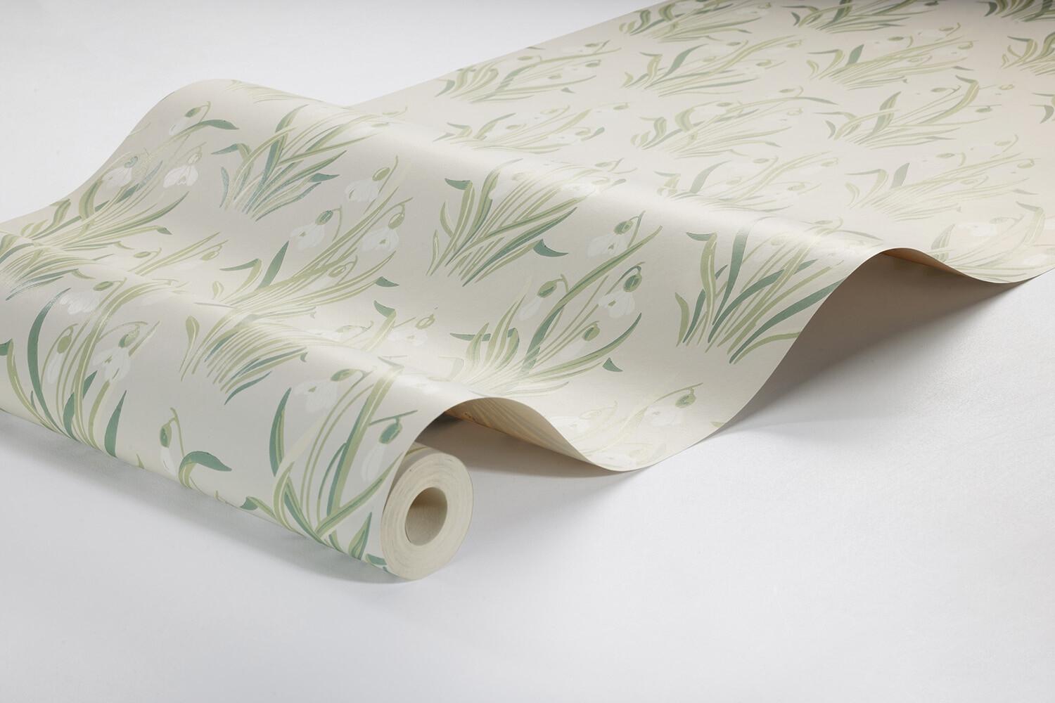 Snödroppe tapet med botaniskt, blommigt mönster i grå. Från kollektionen New Heritage. Nonwoven-material med rak passning.