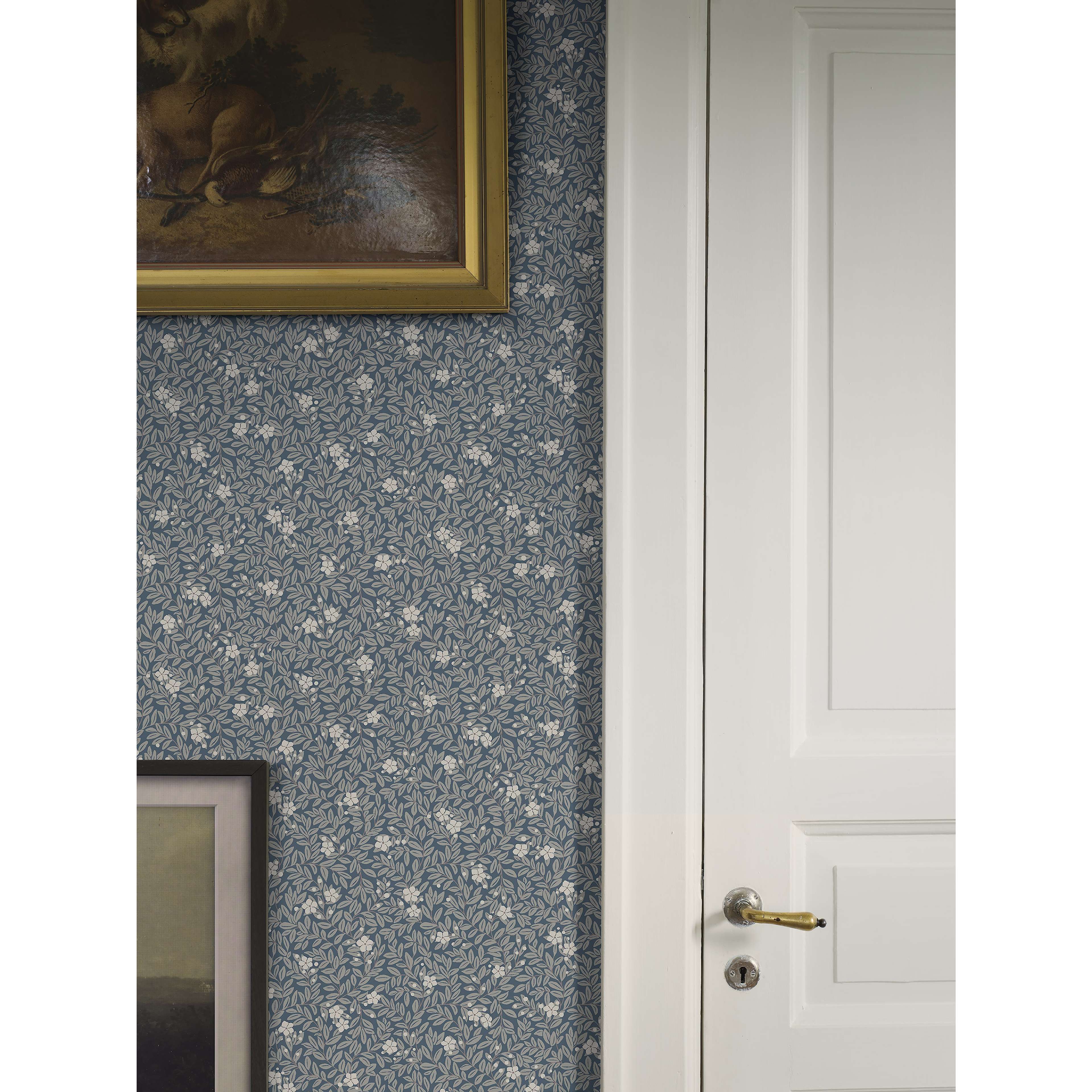 Myrten mörkblå, tapet tapet med botaniskt, blommigt mönster i blå. Från kollektionen Orangeri. Nonwoven-material med rak passning. Passar i vardagsrum.​​​​‌﻿‍﻿​‍​‍‌‍﻿﻿‌﻿​‍‌‍‍‌‌‍‌﻿‌‍‍‌‌‍﻿‍​‍​‍​﻿‍‍​‍​‍‌﻿​﻿‌‍​‌‌‍﻿‍‌‍‍‌‌﻿‌​‌﻿‍‌​‍﻿‍‌‍‍‌‌‍﻿﻿​‍​‍​‍﻿​​‍​‍‌‍‍​‌﻿​‍‌‍‌‌‌‍‌‍​‍​‍​﻿‍‍​‍​‍‌‍‍​‌﻿‌​‌﻿‌​‌﻿​​‌﻿​﻿​﻿‍‍​‍﻿﻿​‍﻿﻿‌﻿‌﻿‌﻿‌﻿‌﻿‌﻿​‍﻿‍‌‍​﻿‌‍﻿﻿‌‍﻿​‌‍﻿﻿‌﻿​‍‌‍​‌‌‍﻿‌‌‍​‌​‍﻿‍‌﻿​﻿‌‍‌‌​‍﻿﻿‌﻿​﻿‌﻿‌​‌﻿‌‌‌‍‌​‌‍‍‌‌‍﻿﻿​‍﻿﻿‌‍‍‌‌‍﻿‍‌﻿‌​‌‍‌‌‌‍﻿‍‌﻿‌​​‍﻿﻿‌‍‌‌‌‍‌​‌‍‍‌‌﻿‌​​‍﻿﻿‌‍﻿‌‌‍﻿﻿‌‍‌​‌‍‌‌​﻿﻿‌‌﻿​​‌﻿​‍‌‍‌‌‌﻿​﻿‌‍‌‌‌‍﻿‍‌﻿‌​‌‍​‌‌﻿‌​‌‍‍‌‌‍﻿﻿‌‍﻿‍​﻿‍﻿‌‍‍‌‌‍‌​​﻿﻿‌‌‍‍‌‌‍﻿‌‌‍​‌‌‍‌﻿‌‍‌‌​‍﻿‌‌‍‌​‌‍​‌​﻿​﻿‌‍​‍​﻿‍​‌‍​﻿‌‍‌​​﻿‌﻿​﻿‌‌​﻿​﻿‌‍​‍​﻿‍‌​﻿‍​‌‍​﻿​﻿‍‌​﻿​‌‌‍​‍​﻿​﻿‌‍‌‌​﻿​‍​﻿​‍​﻿​​​﻿‌﻿​﻿​‌‌‍​‌‌‍​‌‌‍‌​‌‍​﻿​﻿‌﻿​﻿​​​﻿​﻿​﻿​﻿‌‍‌‍​﻿​‍​﻿‍‌​﻿​​‌‍​‍​﻿‌‍​﻿‌‍‌‍‌‌​‍﻿‌​﻿​﻿​﻿​‍​﻿​​​﻿​​‌﻿‍​​﻿​﻿​﻿​‍​﻿​​​﻿​​​‍﻿‌‌‍‍‍‌﻿​​‌‍‌﻿​﻿‍﻿‌﻿‌​‌﻿‍‌‌﻿​​‌‍‌‌​﻿﻿‌‌﻿​﻿‌‍​‌‌‍﻿‍‌‍‍‌‌﻿‌​‌﻿‍‌​‍﻿‍‌‍‍‌‌‍﻿‌‌‍​‌‌‍‌﻿‌‍‌‌‌​​‌‌﻿​﻿‌﻿​﻿‌‍‌‌‌﻿‌​​﻿‍﻿‌﻿​​‌‍​‌‌﻿‌​‌‍‍​​﻿﻿‌‌‍​‌‌‍﻿​‌﻿‌​‌‌‌​‌‍‌‌‌﻿‍​‌﻿‌​​﻿﻿﻿‌‍​‍‌‍​‌‌﻿​﻿‌‍‌‌‌‌‌‌‌﻿​‍‌‍﻿​​﻿﻿‌‌‍‍​‌﻿‌​‌﻿‌​‌﻿​​‌﻿​﻿​‍‌‌​﻿​﻿‌​​‌​‍‌‌​﻿​‍‌​‌‍​‍‌‌​﻿​‍‌​‌‍‌﻿‌﻿‌﻿‌﻿‌﻿‌﻿​‍﻿‍‌‍​﻿‌‍﻿﻿‌‍﻿​‌‍﻿﻿‌﻿​‍‌‍​‌‌‍﻿‌‌‍​‌​‍﻿‍‌﻿​﻿‌‍‌‌​‍‌‌​﻿​‍‌​‌‍‌﻿​﻿‌﻿‌​‌﻿‌‌‌‍‌​‌‍‍‌‌‍﻿﻿​‍‌‍‌‍‍‌‌‍‌​​﻿﻿‌‌‍‍‌‌‍﻿‌‌‍​‌‌‍‌﻿‌‍‌‌​‍﻿‌‌‍‌​‌‍​‌​﻿​﻿‌‍​‍​﻿‍​‌‍​﻿‌‍‌​​﻿‌﻿​﻿‌‌​﻿​﻿‌‍​‍​﻿‍‌​﻿‍​‌‍​﻿​﻿‍‌​﻿​‌‌‍​‍​﻿​﻿‌‍‌‌​﻿​‍​﻿​‍​﻿​​​﻿‌﻿​﻿​‌‌‍​‌‌‍​‌‌‍‌​‌‍​﻿​﻿‌﻿​﻿​​​﻿​﻿​﻿​﻿‌‍‌‍​﻿​‍​﻿‍‌​﻿​​‌‍​‍​﻿‌‍​﻿‌‍‌‍‌‌​‍﻿‌​﻿​﻿​﻿​‍​﻿​​​﻿​​‌﻿‍​​﻿​﻿​﻿​‍​﻿​​​﻿​​​‍﻿‌‌‍‍‍‌﻿​​‌‍‌﻿​‍‌‍‌﻿‌​‌﻿‍‌‌﻿​​‌‍‌‌​﻿﻿‌‌﻿​﻿‌‍​‌‌‍﻿‍‌‍‍‌‌﻿‌​‌﻿‍‌​‍﻿‍‌‍‍‌‌‍﻿‌‌‍​‌‌‍‌﻿‌‍‌‌‌​​‌‌﻿​﻿‌﻿​﻿‌‍‌‌‌﻿‌​​‍‌‍‌﻿​​‌‍​‌‌﻿‌​‌‍‍​​﻿﻿‌‌‍​‌‌‍﻿​‌﻿‌​‌‌‌​‌‍‌‌‌﻿‍​‌﻿‌​​‍‌‍‌﻿​​‌‍‌‌‌﻿​‍‌﻿​﻿‌﻿​​‌‍‌‌‌‍​﻿‌﻿‌​‌‍‍‌‌﻿‌‍‌‍‌‌​﻿﻿‌‌﻿​​‌﻿‌‌‌‍​‍‌‍﻿​‌‍‍‌‌﻿​﻿‌‍‍​‌‍‌‌‌‍‌​​‍​‍‌﻿﻿‌