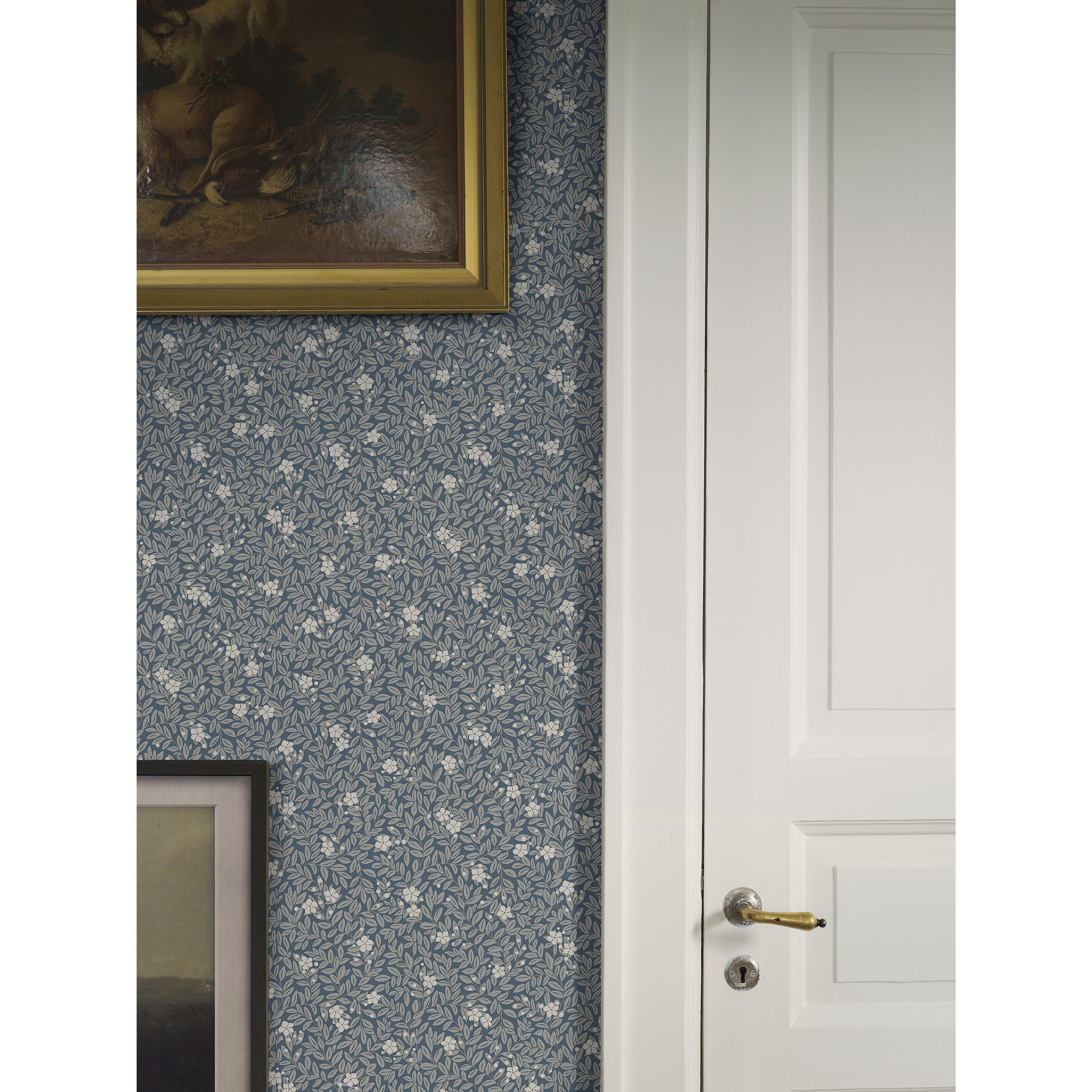 Myrten mörkblå, tapet tapet med botaniskt, blommigt mönster i blå. Från kollektionen Orangeri. Nonwoven-material med rak passning. Passar i vardagsrum.​​​​‌﻿‍﻿​‍​‍‌‍﻿﻿‌﻿​‍‌‍‍‌‌‍‌﻿‌‍‍‌‌‍﻿‍​‍​‍​﻿‍‍​‍​‍‌﻿​﻿‌‍​‌‌‍﻿‍‌‍‍‌‌﻿‌​‌﻿‍‌​‍﻿‍‌‍‍‌‌‍﻿﻿​‍​‍​‍﻿​​‍​‍‌‍‍​‌﻿​‍‌‍‌‌‌‍‌‍​‍​‍​﻿‍‍​‍​‍‌‍‍​‌﻿‌​‌﻿‌​‌﻿​​‌﻿​﻿​﻿‍‍​‍﻿﻿​‍﻿﻿‌﻿‌﻿‌﻿‌﻿‌﻿‌﻿​‍﻿‍‌‍​﻿‌‍﻿﻿‌‍﻿​‌‍﻿﻿‌﻿​‍‌‍​‌‌‍﻿‌‌‍​‌​‍﻿‍‌﻿​﻿‌‍‌‌​‍﻿﻿‌﻿​﻿‌﻿‌​‌﻿‌‌‌‍‌​‌‍‍‌‌‍﻿﻿​‍﻿﻿‌‍‍‌‌‍﻿‍‌﻿‌​‌‍‌‌‌‍﻿‍‌﻿‌​​‍﻿﻿‌‍‌‌‌‍‌​‌‍‍‌‌﻿‌​​‍﻿﻿‌‍﻿‌‌‍﻿﻿‌‍‌​‌‍‌‌​﻿﻿‌‌﻿​​‌﻿​‍‌‍‌‌‌﻿​﻿‌‍‌‌‌‍﻿‍‌﻿‌​‌‍​‌‌﻿‌​‌‍‍‌‌‍﻿﻿‌‍﻿‍​﻿‍﻿‌‍‍‌‌‍‌​​﻿﻿‌‌‍‍‌‌‍﻿‌‌‍​‌‌‍‌﻿‌‍‌‌​‍﻿‌‌‍‌​‌‍​‌​﻿​﻿‌‍​‍​﻿‍​‌‍​﻿‌‍‌​​﻿‌﻿​﻿‌‌​﻿​﻿‌‍​‍​﻿‍‌​﻿‍​‌‍​﻿​﻿‍‌​﻿​‌‌‍​‍​﻿​﻿‌‍‌‌​﻿​‍​﻿​‍​﻿​​​﻿‌﻿​﻿​‌‌‍​‌‌‍​‌‌‍‌​‌‍​﻿​﻿‌﻿​﻿​​​﻿​﻿​﻿​﻿‌‍‌‍​﻿​‍​﻿‍‌​﻿​​‌‍​‍​﻿‌‍​﻿‌‍‌‍‌‌​‍﻿‌​﻿​﻿​﻿​‍​﻿​​​﻿​​‌﻿‍​​﻿​﻿​﻿​‍​﻿​​​﻿​​​‍﻿‌‌‍‍‍‌﻿​​‌‍‌﻿​﻿‍﻿‌﻿‌​‌﻿‍‌‌﻿​​‌‍‌‌​﻿﻿‌‌﻿​﻿‌‍​‌‌‍﻿‍‌‍‍‌‌﻿‌​‌﻿‍‌​‍﻿‍‌‍‍‌‌‍﻿‌‌‍​‌‌‍‌﻿‌‍‌‌‌​​‌‌﻿​﻿‌﻿​﻿‌‍‌‌‌﻿‌​​﻿‍﻿‌﻿​​‌‍​‌‌﻿‌​‌‍‍​​﻿﻿‌‌‍​‌‌‍﻿​‌﻿‌​‌‌‌​‌‍‌‌‌﻿‍​‌﻿‌​​﻿﻿﻿‌‍​‍‌‍​‌‌﻿​﻿‌‍‌‌‌‌‌‌‌﻿​‍‌‍﻿​​﻿﻿‌‌‍‍​‌﻿‌​‌﻿‌​‌﻿​​‌﻿​﻿​‍‌‌​﻿​﻿‌​​‌​‍‌‌​﻿​‍‌​‌‍​‍‌‌​﻿​‍‌​‌‍‌﻿‌﻿‌﻿‌﻿‌﻿‌﻿​‍﻿‍‌‍​﻿‌‍﻿﻿‌‍﻿​‌‍﻿﻿‌﻿​‍‌‍​‌‌‍﻿‌‌‍​‌​‍﻿‍‌﻿​﻿‌‍‌‌​‍‌‌​﻿​‍‌​‌‍‌﻿​﻿‌﻿‌​‌﻿‌‌‌‍‌​‌‍‍‌‌‍﻿﻿​‍‌‍‌‍‍‌‌‍‌​​﻿﻿‌‌‍‍‌‌‍﻿‌‌‍​‌‌‍‌﻿‌‍‌‌​‍﻿‌‌‍‌​‌‍​‌​﻿​﻿‌‍​‍​﻿‍​‌‍​﻿‌‍‌​​﻿‌﻿​﻿‌‌​﻿​﻿‌‍​‍​﻿‍‌​﻿‍​‌‍​﻿​﻿‍‌​﻿​‌‌‍​‍​﻿​﻿‌‍‌‌​﻿​‍​﻿​‍​﻿​​​﻿‌﻿​﻿​‌‌‍​‌‌‍​‌‌‍‌​‌‍​﻿​﻿‌﻿​﻿​​​﻿​﻿​﻿​﻿‌‍‌‍​﻿​‍​﻿‍‌​﻿​​‌‍​‍​﻿‌‍​﻿‌‍‌‍‌‌​‍﻿‌​﻿​﻿​﻿​‍​﻿​​​﻿​​‌﻿‍​​﻿​﻿​﻿​‍​﻿​​​﻿​​​‍﻿‌‌‍‍‍‌﻿​​‌‍‌﻿​‍‌‍‌﻿‌​‌﻿‍‌‌﻿​​‌‍‌‌​﻿﻿‌‌﻿​﻿‌‍​‌‌‍﻿‍‌‍‍‌‌﻿‌​‌﻿‍‌​‍﻿‍‌‍‍‌‌‍﻿‌‌‍​‌‌‍‌﻿‌‍‌‌‌​​‌‌﻿​﻿‌﻿​﻿‌‍‌‌‌﻿‌​​‍‌‍‌﻿​​‌‍​‌‌﻿‌​‌‍‍​​﻿﻿‌‌‍​‌‌‍﻿​‌﻿‌​‌‌‌​‌‍‌‌‌﻿‍​‌﻿‌​​‍‌‍‌﻿​​‌‍‌‌‌﻿​‍‌﻿​﻿‌﻿​​‌‍‌‌‌‍​﻿‌﻿‌​‌‍‍‌‌﻿‌‍‌‍‌‌​﻿﻿‌‌﻿​​‌﻿‌‌‌‍​‍‌‍﻿​‌‍‍‌‌﻿​﻿‌‍‍​‌‍‌‌‌‍‌​​‍​‍‌﻿﻿‌