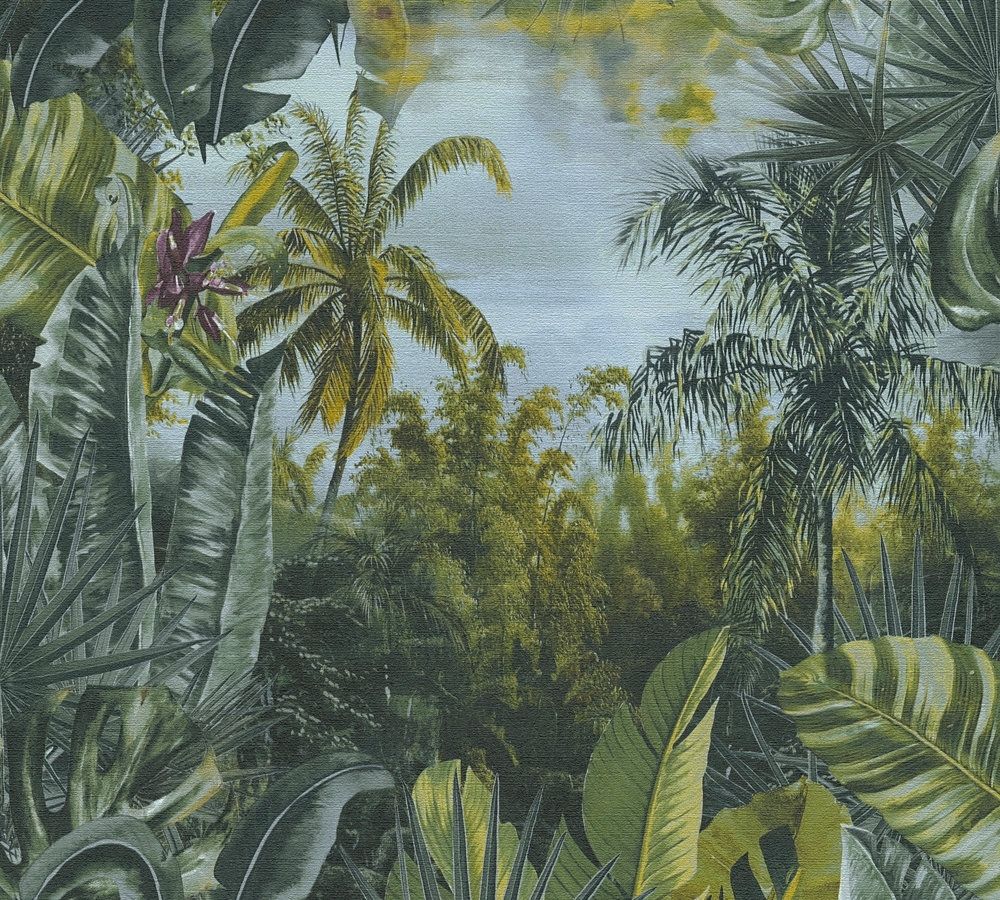Aruba Jungle tapet med botaniskt mönster i grön. Från kollektionen Aruba. Nonwoven-material med förskjuten passning. Passar i vardagsrum och matsal.