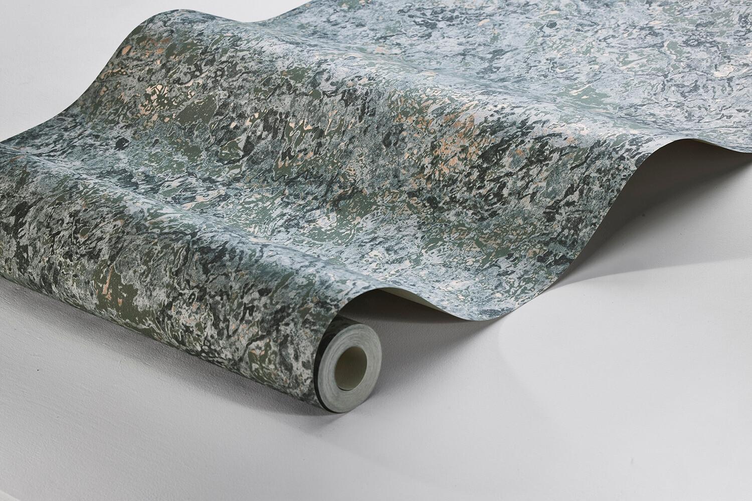 Travertine tapet med geometriskt mönster i beige. Från kollektionen Treasured. Nonwoven-material med förskjuten passning. Passar i kök, hall och arbetsrum.