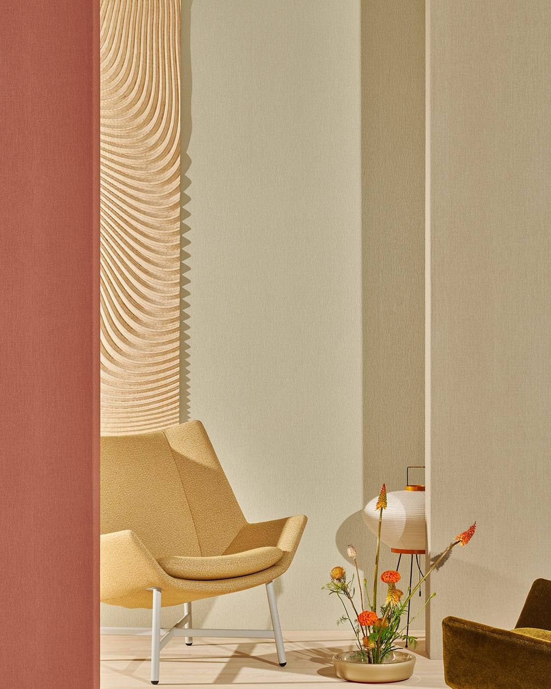 Monochrome tapet enfärgad i beige. Från kollektionen Toscana. Nonwoven-material.