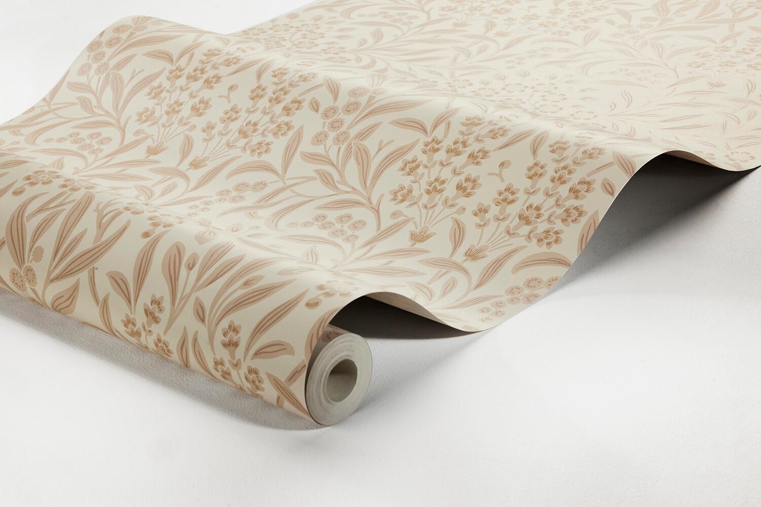Kryddhyllan tapet med botaniskt, blommigt mönster i beige. Från kollektionen Alla Tiders Hus. Nonwoven-material med rak passning. Passar i vardagsrum, matsal och kök.