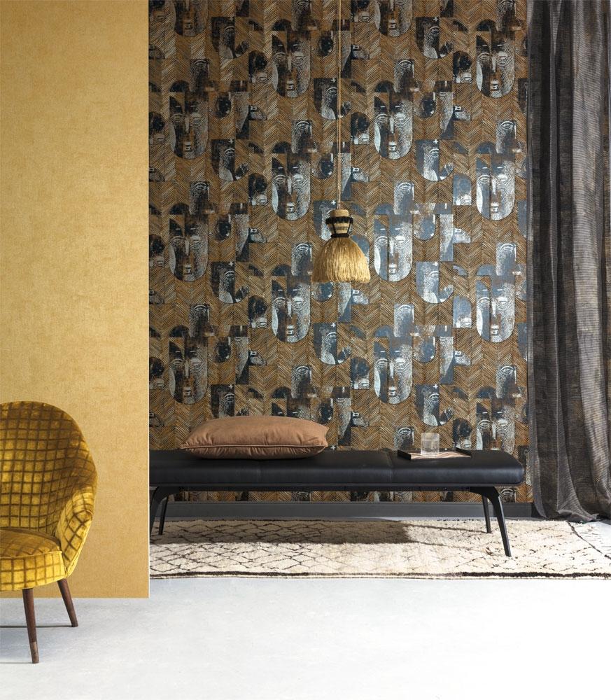 Mask Bamboo tapet tapet från Midbec med grafiskt mönster i grå. Från kollektionen Tribute. Nonwoven-material med förskjuten passning. Passar i vardagsrum, matsal och hall.