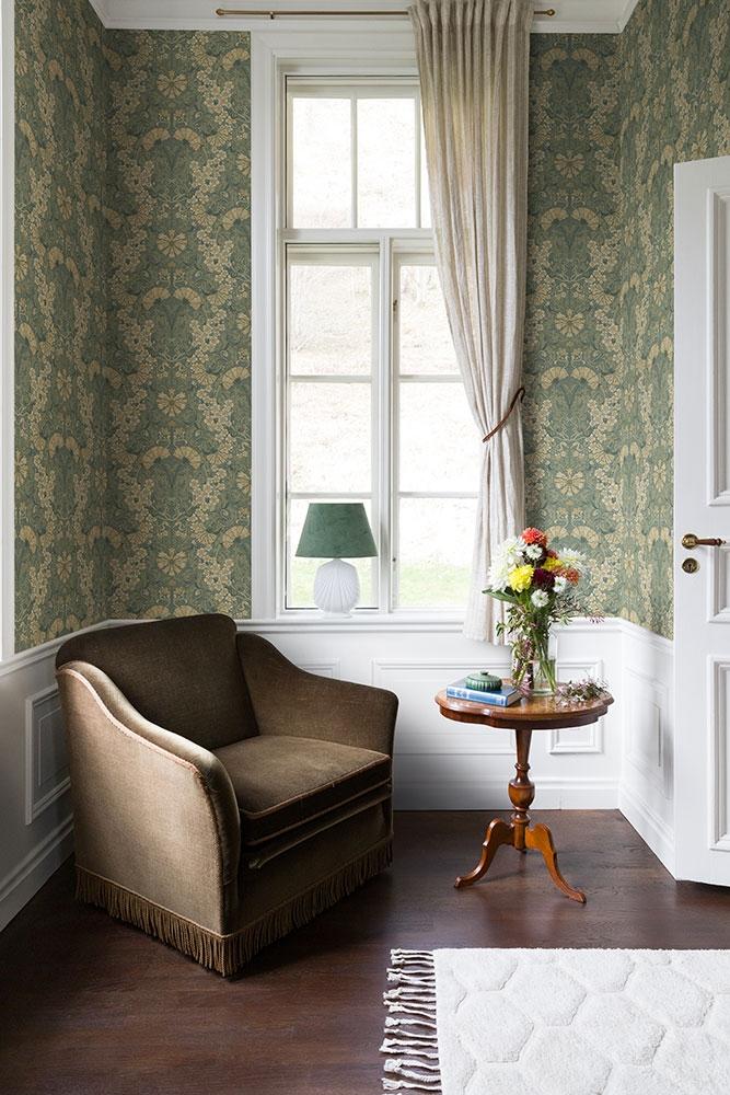 Öjvind tapet med blommigt mönster i blå. Från kollektionen hjärterum. Nonwoven-material med rak passning.