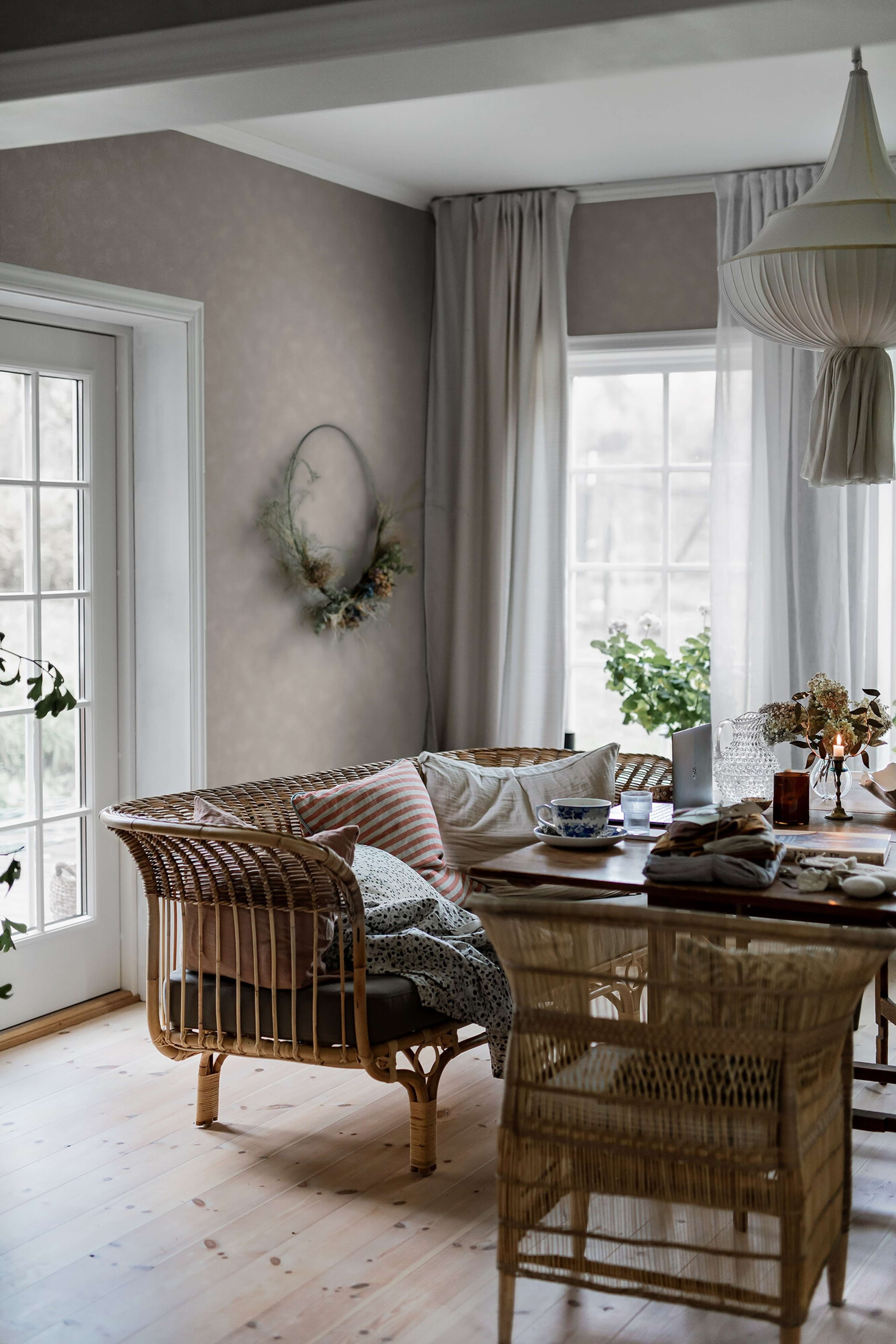 Painter´s Wall gråbrun ton tapet enfärgad i grå. Från kollektionen Chalk, Cottage Garden. Nonwoven-material.​​​​‌﻿‍﻿​‍​‍‌‍﻿﻿‌﻿​‍‌‍‍‌‌‍‌﻿‌‍‍‌‌‍﻿‍​‍​‍​﻿‍‍​‍​‍‌﻿​﻿‌‍​‌‌‍﻿‍‌‍‍‌‌﻿‌​‌﻿‍‌​‍﻿‍‌‍‍‌‌‍﻿﻿​‍​‍​‍﻿​​‍​‍‌‍‍​‌﻿​‍‌‍‌‌‌‍‌‍​‍​‍​﻿‍‍​‍​‍‌‍‍​‌﻿‌​‌﻿‌​‌﻿​​‌﻿​﻿​﻿‍‍​‍﻿﻿​‍﻿﻿‌﻿‌﻿‌﻿‌﻿‌﻿‌﻿​‍﻿‍‌‍​﻿‌‍﻿﻿‌‍﻿​‌‍﻿﻿‌﻿​‍‌‍​‌‌‍﻿‌‌‍​‌​‍﻿‍‌﻿​﻿‌‍‌‌​‍﻿﻿‌﻿​﻿‌﻿‌​‌﻿‌‌‌‍‌​‌‍‍‌‌‍﻿﻿​‍﻿﻿‌‍‍‌‌‍﻿‍‌﻿‌​‌‍‌‌‌‍﻿‍‌﻿‌​​‍﻿﻿‌‍‌‌‌‍‌​‌‍‍‌‌﻿‌​​‍﻿﻿‌‍﻿‌‌‍﻿﻿‌‍‌​‌‍‌‌​﻿﻿‌‌﻿​​‌﻿​‍‌‍‌‌‌﻿​﻿‌‍‌‌‌‍﻿‍‌﻿‌​‌‍​‌‌﻿‌​‌‍‍‌‌‍﻿﻿‌‍﻿‍​﻿‍﻿‌‍‍‌‌‍‌​​﻿﻿‌‌‍‍‌‌‍﻿‌‌‍​‌‌‍‌﻿‌‍‌‌​‍﻿‌‌‍‌‌‌‍​﻿‌‍‌‌‌‍​‌‌‍‌‌‌‍​‌​﻿​﻿​﻿‌‌​﻿​‍​﻿​‌​﻿​‌‌‍‌‍‌‍‌‍​﻿​﻿​﻿​​​﻿​﻿​﻿‍‌​﻿​﻿​﻿​﻿​﻿‍​‌‍‌‍‌‍‌​​﻿​﻿​﻿‌​​﻿​​​﻿​‌‌‍​﻿‌‍​﻿​﻿‌​​﻿​​​﻿‌​​﻿‍‌​﻿​‍‌‍​‌‌‍​﻿​﻿‍​​﻿​‍​﻿​‌​﻿‍‌‌‍​﻿​‍﻿‌​﻿​‌​﻿​﻿​﻿​﻿​﻿​﻿‌﻿‍​​﻿​‍​﻿​​​﻿​​​﻿​​​‍﻿‌‌‍‍‍‌﻿​​‌‍‌﻿​﻿‍﻿‌﻿‌​‌﻿‍‌‌﻿​​‌‍‌‌​﻿﻿‌‌﻿​﻿‌‍​‌‌‍﻿‍‌‍‍‌‌﻿‌​‌﻿‍‌​‍﻿‍‌‍‍‌‌‍﻿‌‌‍​‌‌‍‌﻿‌‍‌‌‌​​‌‌﻿​﻿‌﻿​﻿‌‍‌‌‌﻿‌​​﻿‍﻿‌﻿​​‌‍​‌‌﻿‌​‌‍‍​​﻿﻿‌‌‍​‌‌‍﻿​‌﻿‌​‌‌‌​‌‍‌‌‌﻿‍​‌﻿‌​​﻿﻿﻿‌‍​‍‌‍​‌‌﻿​﻿‌‍‌‌‌‌‌‌‌﻿​‍‌‍﻿​​﻿﻿‌‌‍‍​‌﻿‌​‌﻿‌​‌﻿​​‌﻿​﻿​‍‌‌​﻿​﻿‌​​‌​‍‌‌​﻿​‍‌​‌‍​‍‌‌​﻿​‍‌​‌‍‌﻿‌﻿‌﻿‌﻿‌﻿‌﻿​‍﻿‍‌‍​﻿‌‍﻿﻿‌‍﻿​‌‍﻿﻿‌﻿​‍‌‍​‌‌‍﻿‌‌‍​‌​‍﻿‍‌﻿​﻿‌‍‌‌​‍‌‌​﻿​‍‌​‌‍‌﻿​﻿‌﻿‌​‌﻿‌‌‌‍‌​‌‍‍‌‌‍﻿﻿​‍‌‍‌‍‍‌‌‍‌​​﻿﻿‌‌‍‍‌‌‍﻿‌‌‍​‌‌‍‌﻿‌‍‌‌​‍﻿‌‌‍‌‌‌‍​﻿‌‍‌‌‌‍​‌‌‍‌‌‌‍​‌​﻿​﻿​﻿‌‌​﻿​‍​﻿​‌​﻿​‌‌‍‌‍‌‍‌‍​﻿​﻿​﻿​​​﻿​﻿​﻿‍‌​﻿​﻿​﻿​﻿​﻿‍​‌‍‌‍‌‍‌​​﻿​﻿​﻿‌​​﻿​​​﻿​‌‌‍​﻿‌‍​﻿​﻿‌​​﻿​​​﻿‌​​﻿‍‌​﻿​‍‌‍​‌‌‍​﻿​﻿‍​​﻿​‍​﻿​‌​﻿‍‌‌‍​﻿​‍﻿‌​﻿​‌​﻿​﻿​﻿​﻿​﻿​﻿‌﻿‍​​﻿​‍​﻿​​​﻿​​​﻿​​​‍﻿‌‌‍‍‍‌﻿​​‌‍‌﻿​‍‌‍‌﻿‌​‌﻿‍‌‌﻿​​‌‍‌‌​﻿﻿‌‌﻿​﻿‌‍​‌‌‍﻿‍‌‍‍‌‌﻿‌​‌﻿‍‌​‍﻿‍‌‍‍‌‌‍﻿‌‌‍​‌‌‍‌﻿‌‍‌‌‌​​‌‌﻿​﻿‌﻿​﻿‌‍‌‌‌﻿‌​​‍‌‍‌﻿​​‌‍​‌‌﻿‌​‌‍‍​​﻿﻿‌‌‍​‌‌‍﻿​‌﻿‌​‌‌‌​‌‍‌‌‌﻿‍​‌﻿‌​​‍‌‍‌﻿​​‌‍‌‌‌﻿​‍‌﻿​﻿‌﻿​​‌‍‌‌‌‍​﻿‌﻿‌​‌‍‍‌‌﻿‌‍‌‍‌‌​﻿﻿‌‌﻿​​‌﻿‌‌‌‍​‍‌‍﻿​‌‍‍‌‌﻿​﻿‌‍‍​‌‍‌‌‌‍‌​​‍​‍‌﻿﻿‌