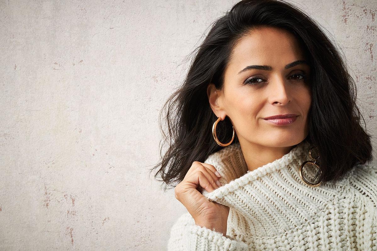 Ava - New York4 strukturtapet i grå tapet med tegelsten mönster i grå. Från kollektionen metropolitan stories 2. Nonwoven-material med förskjuten passning. Passar i vardagsrum och matsal.