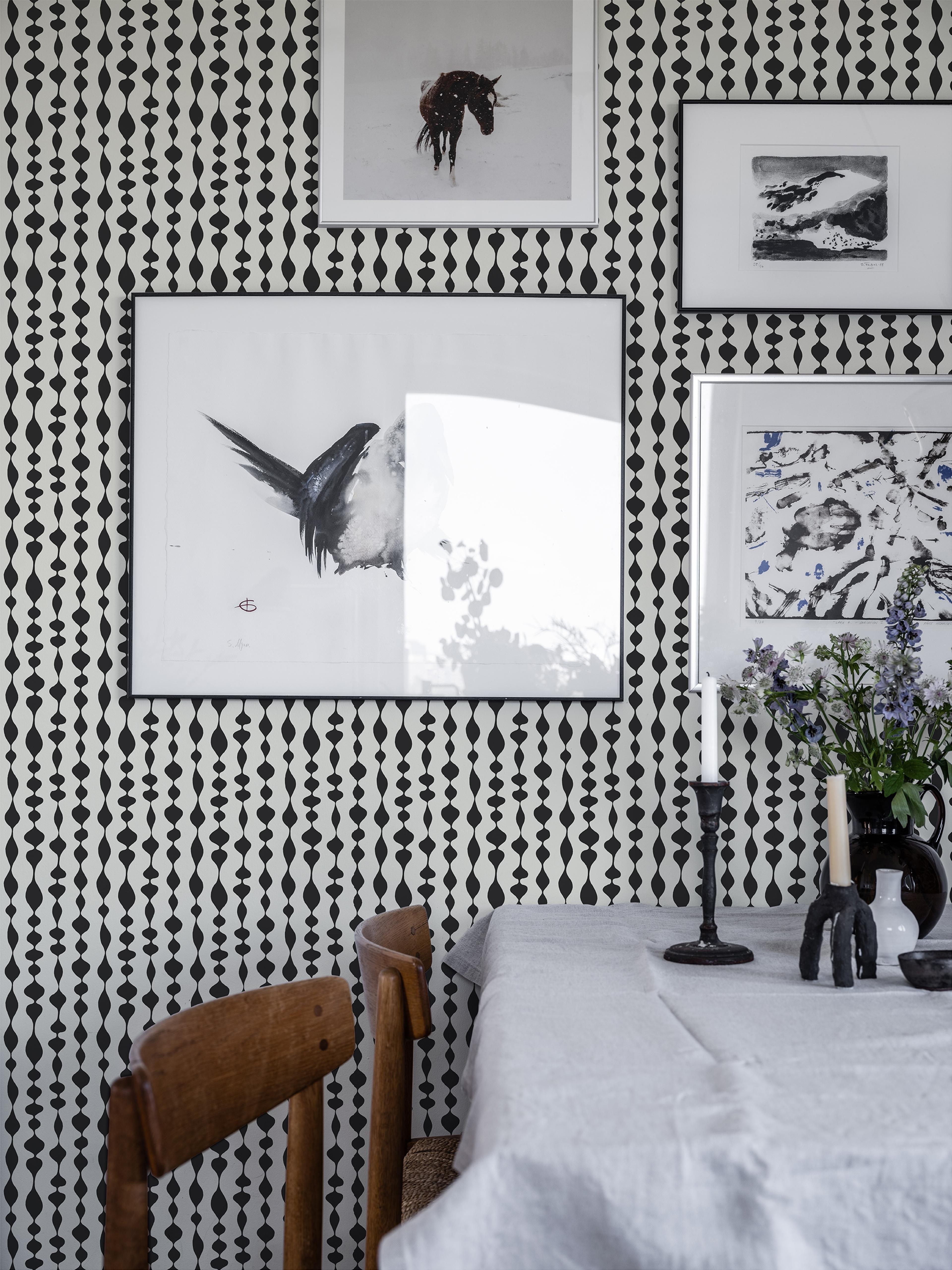 Margaret Rose svart tapet med grafiskt mönster i svart. Från kollektionen Gammalsvenska klassiker 1850–1950. Nonwoven-material med rak passning.​​​​‌﻿‍﻿​‍​‍‌‍﻿﻿‌﻿​‍‌‍‍‌‌‍‌﻿‌‍‍‌‌‍﻿‍​‍​‍​﻿‍‍​‍​‍‌﻿​﻿‌‍​‌‌‍﻿‍‌‍‍‌‌﻿‌​‌﻿‍‌​‍﻿‍‌‍‍‌‌‍﻿﻿​‍​‍​‍﻿​​‍​‍‌‍‍​‌﻿​‍‌‍‌‌‌‍‌‍​‍​‍​﻿‍‍​‍​‍‌‍‍​‌﻿‌​‌﻿‌​‌﻿​​‌﻿​﻿​﻿‍‍​‍﻿﻿​‍﻿﻿‌﻿‌﻿‌﻿‌﻿‌﻿‌﻿​‍﻿‍‌‍​﻿‌‍﻿﻿‌‍﻿​‌‍﻿﻿‌﻿​‍‌‍​‌‌‍﻿‌‌‍​‌​‍﻿‍‌﻿​﻿‌‍‌‌​‍﻿﻿‌﻿​﻿‌﻿‌​‌﻿‌‌‌‍‌​‌‍‍‌‌‍﻿﻿​‍﻿﻿‌‍‍‌‌‍﻿‍‌﻿‌​‌‍‌‌‌‍﻿‍‌﻿‌​​‍﻿﻿‌‍‌‌‌‍‌​‌‍‍‌‌﻿‌​​‍﻿﻿‌‍﻿‌‌‍﻿﻿‌‍‌​‌‍‌‌​﻿﻿‌‌﻿​​‌﻿​‍‌‍‌‌‌﻿​﻿‌‍‌‌‌‍﻿‍‌﻿‌​‌‍​‌‌﻿‌​‌‍‍‌‌‍﻿﻿‌‍﻿‍​﻿‍﻿‌‍‍‌‌‍‌​​﻿﻿‌‌‍‍‌‌‍﻿‌‌‍​‌‌‍‌﻿‌‍‌‌​‍﻿‌‌‍‌‌‌‍‌‌​﻿​‌‌‍​﻿​﻿‌‌​﻿‍​​﻿‌‍​﻿‌﻿​﻿‍‌​﻿‌﻿‌‍‌‌‌‍‌‌​﻿‌﻿‌‍‌‍​﻿‍‌‌‍‌​​﻿‌‍‌‍‌‍‌‍​‌‌‍​﻿​﻿​‌​﻿‌​​﻿​​​﻿​‌​﻿‌​‌‍​‍​﻿‌‌‌‍​﻿‌‍‌​​﻿‌﻿​﻿‌‌​﻿​﻿‌‍​‍​﻿‌﻿​﻿‍​​﻿‌‌‌‍​‍​﻿‌​​﻿‍‌‌‍​﻿​‍﻿‌​﻿​‍​﻿​​​﻿‍​​﻿‌﻿‌﻿‍​​﻿​‍​﻿‌﻿​﻿‍​​﻿​‍​‍﻿‌‌‍‍‍‌﻿​​‌‍‌﻿​﻿‍﻿‌﻿‌​‌﻿‍‌‌﻿​​‌‍‌‌​﻿﻿‌‌﻿​﻿‌‍​‌‌‍﻿‍‌‍‍‌‌﻿‌​‌﻿‍‌​‍﻿‍‌‍‍‌‌‍﻿‌‌‍​‌‌‍‌﻿‌‍‌‌‌​​‌‌﻿​﻿‌﻿​﻿‌‍‌‌‌﻿‌​​﻿‍﻿‌﻿​​‌‍​‌‌﻿‌​‌‍‍​​﻿﻿‌‌‍​‌‌‍﻿​‌﻿‌​‌‌‌​‌‍‌‌‌﻿‍​‌﻿‌​​﻿﻿﻿‌‍​‍‌‍​‌‌﻿​﻿‌‍‌‌‌‌‌‌‌﻿​‍‌‍﻿​​﻿﻿‌‌‍‍​‌﻿‌​‌﻿‌​‌﻿​​‌﻿​﻿​‍‌‌​﻿​﻿‌​​‌​‍‌‌​﻿​‍‌​‌‍​‍‌‌​﻿​‍‌​‌‍‌﻿‌﻿‌﻿‌﻿‌﻿‌﻿​‍﻿‍‌‍​﻿‌‍﻿﻿‌‍﻿​‌‍﻿﻿‌﻿​‍‌‍​‌‌‍﻿‌‌‍​‌​‍﻿‍‌﻿​﻿‌‍‌‌​‍‌‌​﻿​‍‌​‌‍‌﻿​﻿‌﻿‌​‌﻿‌‌‌‍‌​‌‍‍‌‌‍﻿﻿​‍‌‍‌‍‍‌‌‍‌​​﻿﻿‌‌‍‍‌‌‍﻿‌‌‍​‌‌‍‌﻿‌‍‌‌​‍﻿‌‌‍‌‌‌‍‌‌​﻿​‌‌‍​﻿​﻿‌‌​﻿‍​​﻿‌‍​﻿‌﻿​﻿‍‌​﻿‌﻿‌‍‌‌‌‍‌‌​﻿‌﻿‌‍‌‍​﻿‍‌‌‍‌​​﻿‌‍‌‍‌‍‌‍​‌‌‍​﻿​﻿​‌​﻿‌​​﻿​​​﻿​‌​﻿‌​‌‍​‍​﻿‌‌‌‍​﻿‌‍‌​​﻿‌﻿​﻿‌‌​﻿​﻿‌‍​‍​﻿‌﻿​﻿‍​​﻿‌‌‌‍​‍​﻿‌​​﻿‍‌‌‍​﻿​‍﻿‌​﻿​‍​﻿​​​﻿‍​​﻿‌﻿‌﻿‍​​﻿​‍​﻿‌﻿​﻿‍​​﻿​‍​‍﻿‌‌‍‍‍‌﻿​​‌‍‌﻿​‍‌‍‌﻿‌​‌﻿‍‌‌﻿​​‌‍‌‌​﻿﻿‌‌﻿​﻿‌‍​‌‌‍﻿‍‌‍‍‌‌﻿‌​‌﻿‍‌​‍﻿‍‌‍‍‌‌‍﻿‌‌‍​‌‌‍‌﻿‌‍‌‌‌​​‌‌﻿​﻿‌﻿​﻿‌‍‌‌‌﻿‌​​‍‌‍‌﻿​​‌‍​‌‌﻿‌​‌‍‍​​﻿﻿‌‌‍​‌‌‍﻿​‌﻿‌​‌‌‌​‌‍‌‌‌﻿‍​‌﻿‌​​‍‌‍‌﻿​​‌‍‌‌‌﻿​‍‌﻿​﻿‌﻿​​‌‍‌‌‌‍​﻿‌﻿‌​‌‍‍‌‌﻿‌‍‌‍‌‌​﻿﻿‌‌﻿​​‌﻿‌‌‌‍​‍‌‍﻿​‌‍‍‌‌﻿​﻿‌‍‍​‌‍‌‌‌‍‌​​‍​‍‌﻿﻿‌