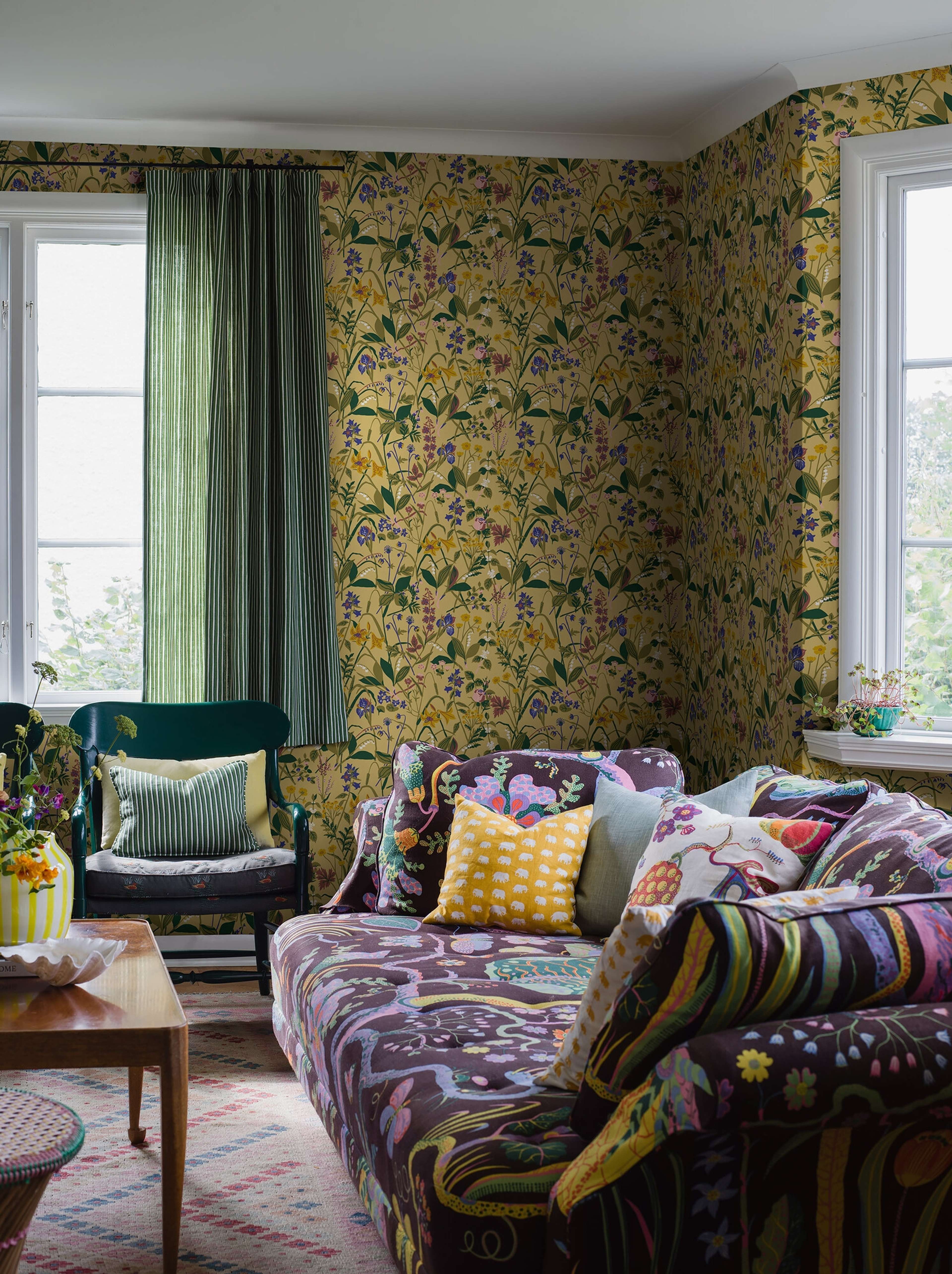 Gocken Jobs Ros och Lilja tapet med botaniskt, blommigt, retro mönster i gul. Från kollektionen Scandinavian Designers III. Nonwoven-material med rak passning.​​​​‌﻿‍﻿​‍​‍‌‍﻿﻿‌﻿​‍‌‍‍‌‌‍‌﻿‌‍‍‌‌‍﻿‍​‍​‍​﻿‍‍​‍​‍‌﻿​﻿‌‍​‌‌‍﻿‍‌‍‍‌‌﻿‌​‌﻿‍‌​‍﻿‍‌‍‍‌‌‍﻿﻿​‍​‍​‍﻿​​‍​‍‌‍‍​‌﻿​‍‌‍‌‌‌‍‌‍​‍​‍​﻿‍‍​‍​‍‌‍‍​‌﻿‌​‌﻿‌​‌﻿​​‌﻿​﻿​﻿‍‍​‍﻿﻿​‍﻿﻿‌﻿‌﻿‌﻿‌﻿‌﻿‌﻿​‍﻿‍‌‍​﻿‌‍﻿﻿‌‍﻿​‌‍﻿﻿‌﻿​‍‌‍​‌‌‍﻿‌‌‍​‌​‍﻿‍‌﻿​﻿‌‍‌‌​‍﻿﻿‌﻿​﻿‌﻿‌​‌﻿‌‌‌‍‌​‌‍‍‌‌‍﻿﻿​‍﻿﻿‌‍‍‌‌‍﻿‍‌﻿‌​‌‍‌‌‌‍﻿‍‌﻿‌​​‍﻿﻿‌‍‌‌‌‍‌​‌‍‍‌‌﻿‌​​‍﻿﻿‌‍﻿‌‌‍﻿﻿‌‍‌​‌‍‌‌​﻿﻿‌‌﻿​​‌﻿​‍‌‍‌‌‌﻿​﻿‌‍‌‌‌‍﻿‍‌﻿‌​‌‍​‌‌﻿‌​‌‍‍‌‌‍﻿﻿‌‍﻿‍​﻿‍﻿‌‍‍‌‌‍‌​​﻿﻿‌‌‍‍‌‌‍﻿‌‌‍​‌‌‍‌﻿‌‍‌‌​‍﻿‌‌‍‌‍​﻿​​‌‍‌​​﻿​‍​﻿‌‌‌‍‌​​﻿​‌​﻿‌‍​﻿‌﻿​﻿‌​‌‍‌​​﻿​﻿‌‍​‌​﻿‍​‌‍‌‌​﻿‌​​﻿‌‌‌‍‌​‌‍‌‍‌‍‌‌​﻿​‍‌‍‌​​﻿​﻿‌‍​‍​﻿​​‌‍​‌​﻿‍‌​﻿​﻿​﻿‌‌‌‍‌‍​﻿​​​﻿​﻿​﻿‌‌‌‍‌‍​﻿‌‌​﻿‌​​﻿​‌​﻿​﻿‌‍​﻿​﻿‌‌​‍﻿‌​﻿​‌​﻿‌​​﻿‍‌​﻿‌​‌﻿‍​​﻿​‍​﻿​​​﻿​​​﻿​​​‍﻿‌‌‍‍‍‌﻿​​‌‍‌﻿​﻿‍﻿‌﻿‌​‌﻿‍‌‌﻿​​‌‍‌‌​﻿﻿‌‌﻿​﻿‌‍​‌‌‍﻿‍‌‍‍‌‌﻿‌​‌﻿‍‌​‍﻿‍‌‍‍‌‌‍﻿‌‌‍​‌‌‍‌﻿‌‍‌‌‌​​‌‌﻿​﻿‌﻿​﻿‌‍‌‌‌﻿‌​​﻿‍﻿‌﻿​​‌‍​‌‌﻿‌​‌‍‍​​﻿﻿‌‌‍​‌‌‍﻿​‌﻿‌​‌‌‌​‌‍‌‌‌﻿‍​‌﻿‌​​﻿﻿﻿‌‍​‍‌‍​‌‌﻿​﻿‌‍‌‌‌‌‌‌‌﻿​‍‌‍﻿​​﻿﻿‌‌‍‍​‌﻿‌​‌﻿‌​‌﻿​​‌﻿​﻿​‍‌‌​﻿​﻿‌​​‌​‍‌‌​﻿​‍‌​‌‍​‍‌‌​﻿​‍‌​‌‍‌﻿‌﻿‌﻿‌﻿‌﻿‌﻿​‍﻿‍‌‍​﻿‌‍﻿﻿‌‍﻿​‌‍﻿﻿‌﻿​‍‌‍​‌‌‍﻿‌‌‍​‌​‍﻿‍‌﻿​﻿‌‍‌‌​‍‌‌​﻿​‍‌​‌‍‌﻿​﻿‌﻿‌​‌﻿‌‌‌‍‌​‌‍‍‌‌‍﻿﻿​‍‌‍‌‍‍‌‌‍‌​​﻿﻿‌‌‍‍‌‌‍﻿‌‌‍​‌‌‍‌﻿‌‍‌‌​‍﻿‌‌‍‌‍​﻿​​‌‍‌​​﻿​‍​﻿‌‌‌‍‌​​﻿​‌​﻿‌‍​﻿‌﻿​﻿‌​‌‍‌​​﻿​﻿‌‍​‌​﻿‍​‌‍‌‌​﻿‌​​﻿‌‌‌‍‌​‌‍‌‍‌‍‌‌​﻿​‍‌‍‌​​﻿​﻿‌‍​‍​﻿​​‌‍​‌​﻿‍‌​﻿​﻿​﻿‌‌‌‍‌‍​﻿​​​﻿​﻿​﻿‌‌‌‍‌‍​﻿‌‌​﻿‌​​﻿​‌​﻿​﻿‌‍​﻿​﻿‌‌​‍﻿‌​﻿​‌​﻿‌​​﻿‍‌​﻿‌​‌﻿‍​​﻿​‍​﻿​​​﻿​​​﻿​​​‍﻿‌‌‍‍‍‌﻿​​‌‍‌﻿​‍‌‍‌﻿‌​‌﻿‍‌‌﻿​​‌‍‌‌​﻿﻿‌‌﻿​﻿‌‍​‌‌‍﻿‍‌‍‍‌‌﻿‌​‌﻿‍‌​‍﻿‍‌‍‍‌‌‍﻿‌‌‍​‌‌‍‌﻿‌‍‌‌‌​​‌‌﻿​﻿‌﻿​﻿‌‍‌‌‌﻿‌​​‍‌‍‌﻿​​‌‍​‌‌﻿‌​‌‍‍​​﻿﻿‌‌‍​‌‌‍﻿​‌﻿‌​‌‌‌​‌‍‌‌‌﻿‍​‌﻿‌​​‍‌‍‌﻿​​‌‍‌‌‌﻿​‍‌﻿​﻿‌﻿​​‌‍‌‌‌‍​﻿‌﻿‌​‌‍‍‌‌﻿‌‍‌‍‌‌​﻿﻿‌‌﻿​​‌﻿‌‌‌‍​‍‌‍﻿​‌‍‍‌‌﻿​﻿‌‍‍​‌‍‌‌‌‍‌​​‍​‍‌﻿﻿‌