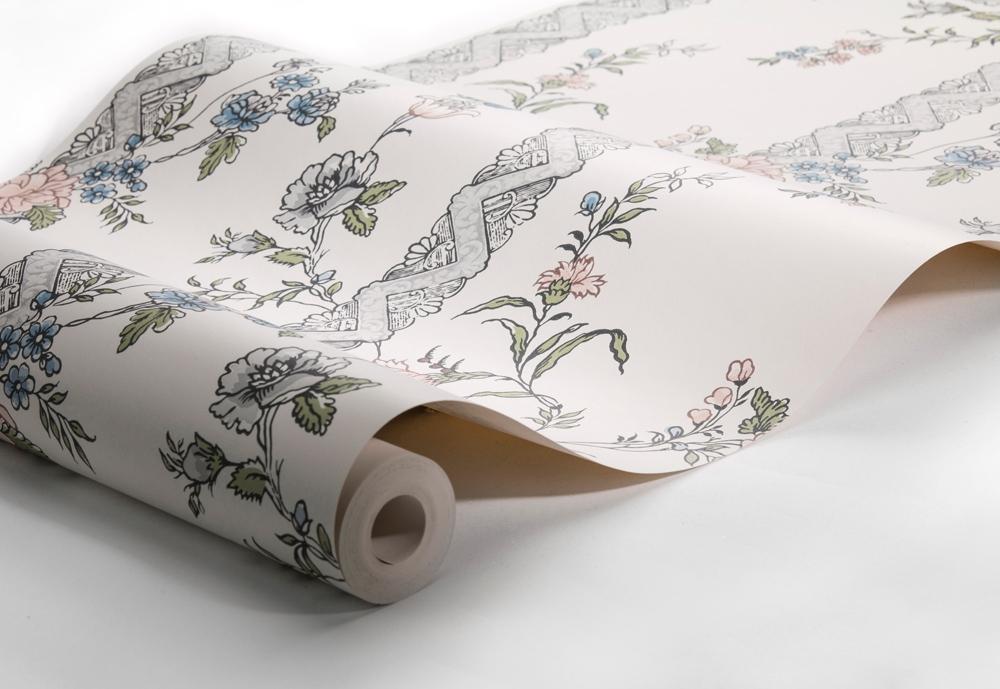 Slottsteatern tapet från Boråstapeter med botaniskt mönster i beige. Från kollektionen anno. Nonwoven-material med rak passning. City-stil. Passar i sovrum och matsal.