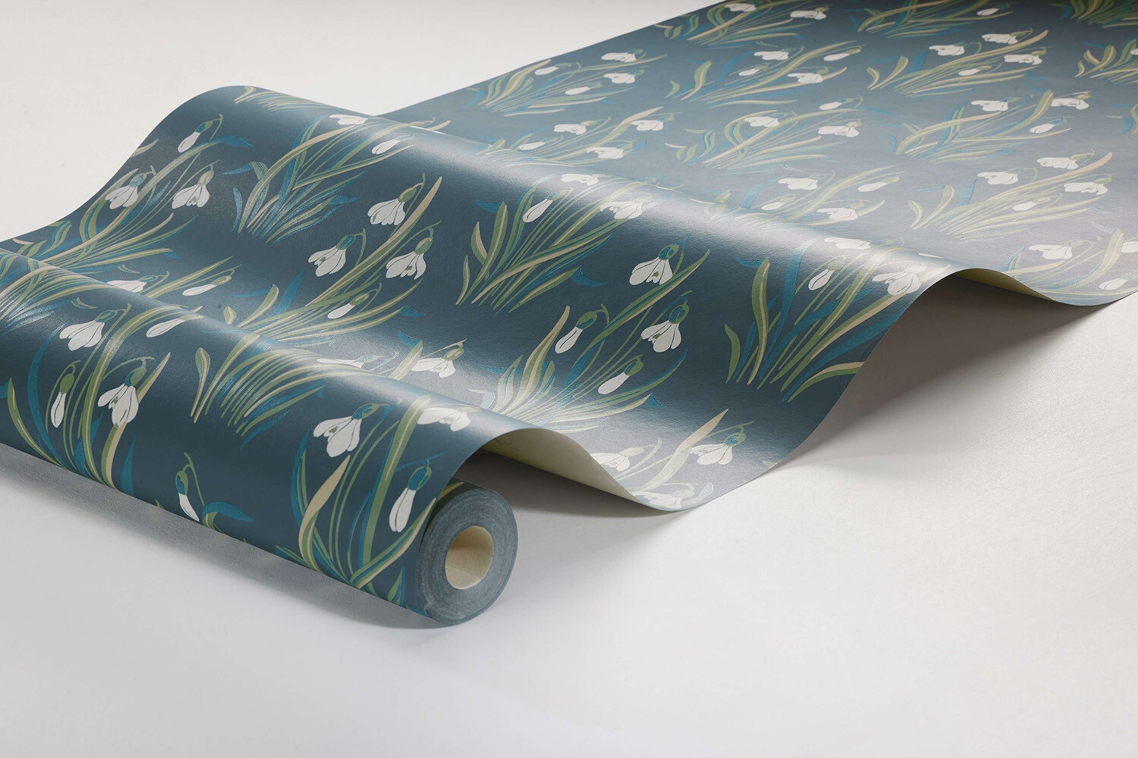 Snödroppe tapet med botaniskt, blommigt mönster i blå. Från kollektionen New Heritage. Nonwoven-material med rak passning.​​​​‌﻿‍﻿​‍​‍‌‍﻿﻿‌﻿​‍‌‍‍‌‌‍‌﻿‌‍‍‌‌‍﻿‍​‍​‍​﻿‍‍​‍​‍‌﻿​﻿‌‍​‌‌‍﻿‍‌‍‍‌‌﻿‌​‌﻿‍‌​‍﻿‍‌‍‍‌‌‍﻿﻿​‍​‍​‍﻿​​‍​‍‌‍‍​‌﻿​‍‌‍‌‌‌‍‌‍​‍​‍​﻿‍‍​‍​‍‌‍‍​‌﻿‌​‌﻿‌​‌﻿​​‌﻿​﻿​﻿‍‍​‍﻿﻿​‍﻿﻿‌﻿‌﻿‌﻿‌﻿‌﻿‌﻿​‍﻿‍‌‍​﻿‌‍﻿﻿‌‍﻿​‌‍﻿﻿‌﻿​‍‌‍​‌‌‍﻿‌‌‍​‌​‍﻿‍‌﻿​﻿‌‍‌‌​‍﻿﻿‌﻿​﻿‌﻿‌​‌﻿‌‌‌‍‌​‌‍‍‌‌‍﻿﻿​‍﻿﻿‌‍‍‌‌‍﻿‍‌﻿‌​‌‍‌‌‌‍﻿‍‌﻿‌​​‍﻿﻿‌‍‌‌‌‍‌​‌‍‍‌‌﻿‌​​‍﻿﻿‌‍﻿‌‌‍﻿﻿‌‍‌​‌‍‌‌​﻿﻿‌‌﻿​​‌﻿​‍‌‍‌‌‌﻿​﻿‌‍‌‌‌‍﻿‍‌﻿‌​‌‍​‌‌﻿‌​‌‍‍‌‌‍﻿﻿‌‍﻿‍​﻿‍﻿‌‍‍‌‌‍‌​​﻿﻿‌‌‍‍‌‌‍﻿‌‌‍​‌‌‍‌﻿‌‍‌‌​‍﻿‌‌‍‌‍​﻿​‍‌‍​‍​﻿‌‌​﻿​﻿​﻿​﻿​﻿‌​‌‍‌​‌‍​‍‌‍‌‍​﻿​​​﻿​​​﻿‌‌​﻿​﻿‌‍‌‍​﻿‌‍​﻿‌​​﻿​‍​﻿‌‍‌‍​‌‌‍​‌​﻿‌​‌‍‌‍‌‍‌‍​﻿‌​‌‍​‍‌‍‌‍​﻿‌‍​﻿​﻿​﻿‍​​﻿‌﻿​﻿​﻿‌‍‌‌‌‍​‌​﻿‍‌​﻿‍​​﻿‌﻿‌‍‌‌​﻿‍​​﻿​‍​‍﻿‌​﻿​‌​﻿‌‌​﻿​​​﻿​​‌﻿‍​​﻿​‌​﻿​​​﻿​​​﻿​​​‍﻿‌‌‍‍‍‌﻿​​‌‍‌﻿​﻿‍﻿‌﻿‌​‌﻿‍‌‌﻿​​‌‍‌‌​﻿﻿‌‌﻿​﻿‌‍​‌‌‍﻿‍‌‍‍‌‌﻿‌​‌﻿‍‌​‍﻿‍‌‍‍‌‌‍﻿‌‌‍​‌‌‍‌﻿‌‍‌‌‌​​‌‌﻿​﻿‌﻿​﻿‌‍‌‌‌﻿‌​​﻿‍﻿‌﻿​​‌‍​‌‌﻿‌​‌‍‍​​﻿﻿‌‌‍​‌‌‍﻿​‌﻿‌​‌‌‌​‌‍‌‌‌﻿‍​‌﻿‌​​﻿﻿﻿‌‍​‍‌‍​‌‌﻿​﻿‌‍‌‌‌‌‌‌‌﻿​‍‌‍﻿​​﻿﻿‌‌‍‍​‌﻿‌​‌﻿‌​‌﻿​​‌﻿​﻿​‍‌‌​﻿​﻿‌​​‌​‍‌‌​﻿​‍‌​‌‍​‍‌‌​﻿​‍‌​‌‍‌﻿‌﻿‌﻿‌﻿‌﻿‌﻿​‍﻿‍‌‍​﻿‌‍﻿﻿‌‍﻿​‌‍﻿﻿‌﻿​‍‌‍​‌‌‍﻿‌‌‍​‌​‍﻿‍‌﻿​﻿‌‍‌‌​‍‌‌​﻿​‍‌​‌‍‌﻿​﻿‌﻿‌​‌﻿‌‌‌‍‌​‌‍‍‌‌‍﻿﻿​‍‌‍‌‍‍‌‌‍‌​​﻿﻿‌‌‍‍‌‌‍﻿‌‌‍​‌‌‍‌﻿‌‍‌‌​‍﻿‌‌‍‌‍​﻿​‍‌‍​‍​﻿‌‌​﻿​﻿​﻿​﻿​﻿‌​‌‍‌​‌‍​‍‌‍‌‍​﻿​​​﻿​​​﻿‌‌​﻿​﻿‌‍‌‍​﻿‌‍​﻿‌​​﻿​‍​﻿‌‍‌‍​‌‌‍​‌​﻿‌​‌‍‌‍‌‍‌‍​﻿‌​‌‍​‍‌‍‌‍​﻿‌‍​﻿​﻿​﻿‍​​﻿‌﻿​﻿​﻿‌‍‌‌‌‍​‌​﻿‍‌​﻿‍​​﻿‌﻿‌‍‌‌​﻿‍​​﻿​‍​‍﻿‌​﻿​‌​﻿‌‌​﻿​​​﻿​​‌﻿‍​​﻿​‌​﻿​​​﻿​​​﻿​​​‍﻿‌‌‍‍‍‌﻿​​‌‍‌﻿​‍‌‍‌﻿‌​‌﻿‍‌‌﻿​​‌‍‌‌​﻿﻿‌‌﻿​﻿‌‍​‌‌‍﻿‍‌‍‍‌‌﻿‌​‌﻿‍‌​‍﻿‍‌‍‍‌‌‍﻿‌‌‍​‌‌‍‌﻿‌‍‌‌‌​​‌‌﻿​﻿‌﻿​﻿‌‍‌‌‌﻿‌​​‍‌‍‌﻿​​‌‍​‌‌﻿‌​‌‍‍​​﻿﻿‌‌‍​‌‌‍﻿​‌﻿‌​‌‌‌​‌‍‌‌‌﻿‍​‌﻿‌​​‍‌‍‌﻿​​‌‍‌‌‌﻿​‍‌﻿​﻿‌﻿​​‌‍‌‌‌‍​﻿‌﻿‌​‌‍‍‌‌﻿‌‍‌‍‌‌​﻿﻿‌‌﻿​​‌﻿‌‌‌‍​‍‌‍﻿​‌‍‍‌‌﻿​﻿‌‍‍​‌‍‌‌‌‍‌​​‍​‍‌﻿﻿‌