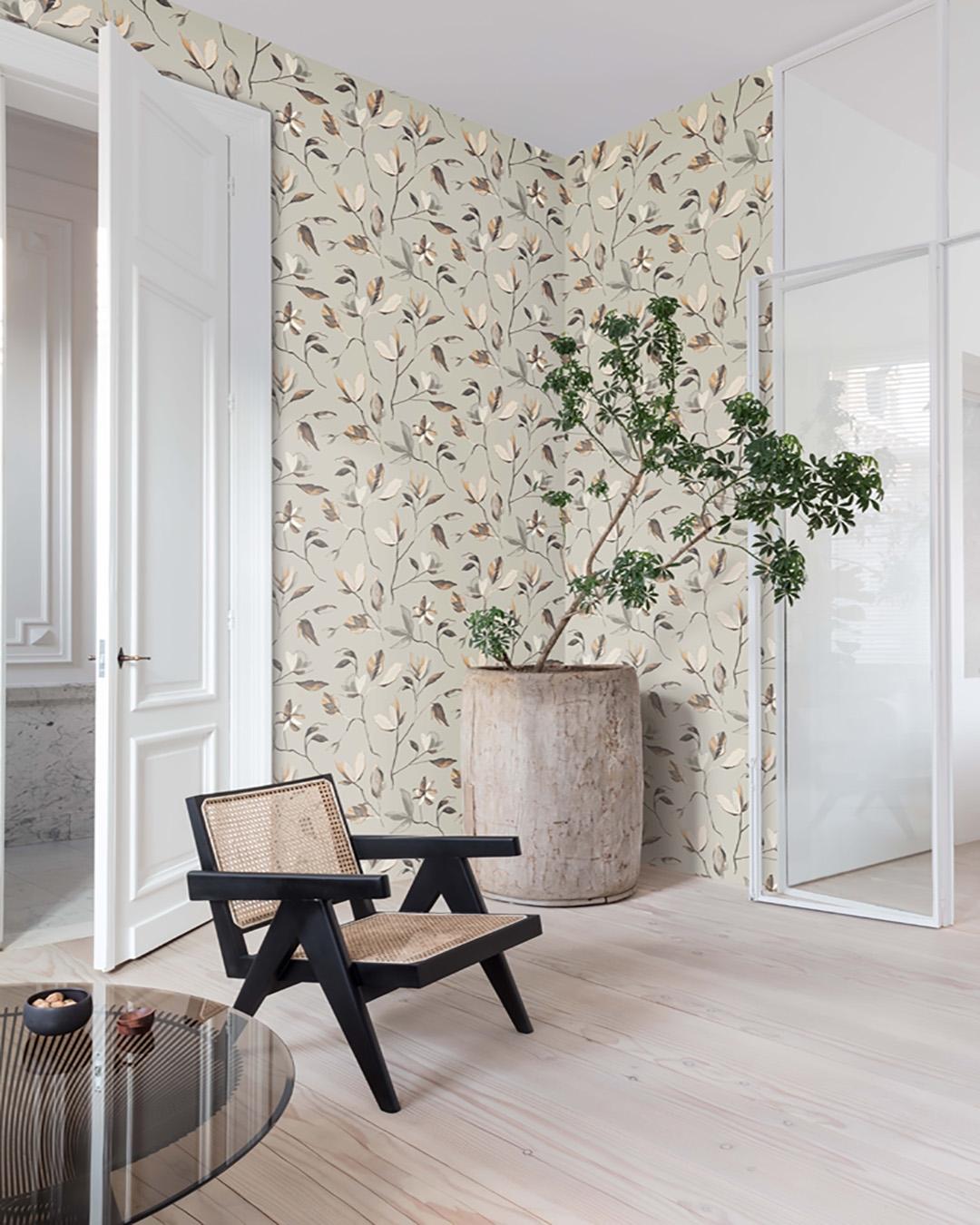 Blooming, grå tapet tapet med botaniskt mönster i grå. Från kollektionen Aquila. Nonwoven-material med förskjuten passning.