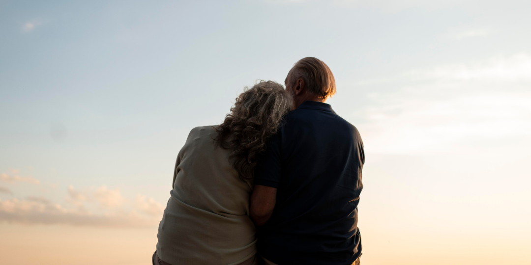 pareja abrazada