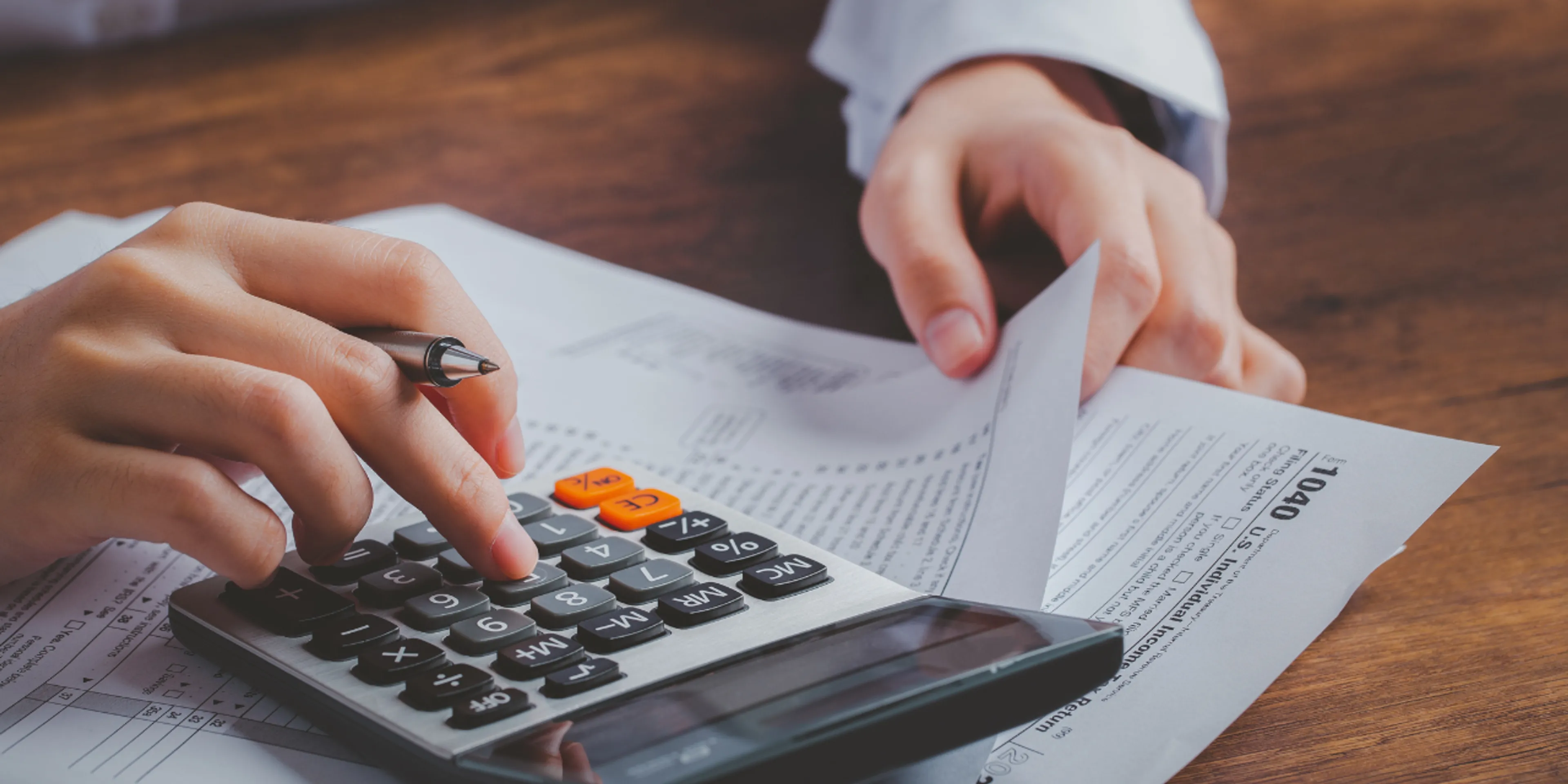 ¿Qué impuestos se pagan al inicio de año?