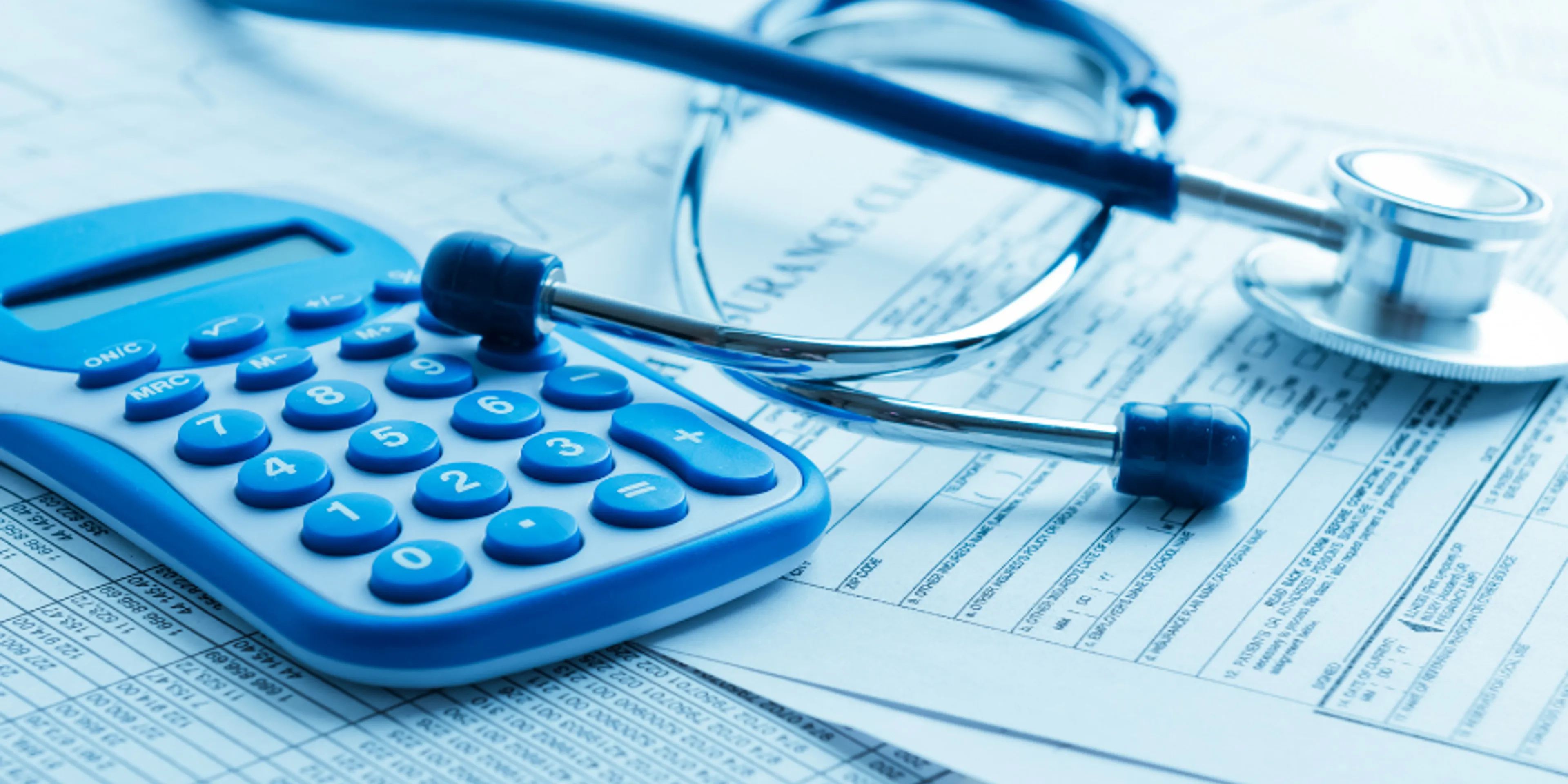 ¿Por qué hay gente que paga menos por su seguro médico?