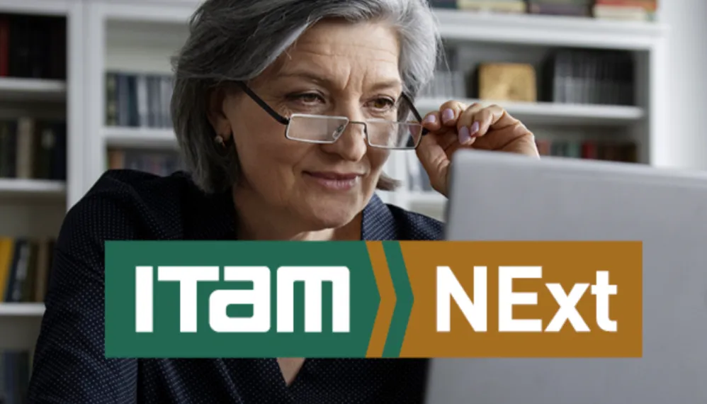 ITAM NExt Programa de aprendizaje en línea es atendido por una mujer madura
