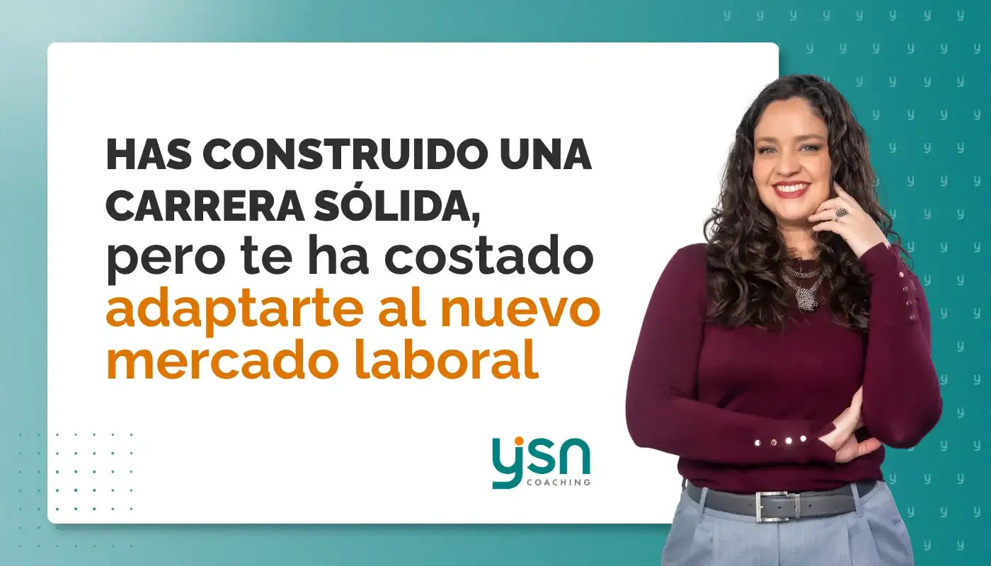 Mensaje sobre adaptación al mercado laboral actual junto a coach profesional Yolí Sánchez Neyoy, representando acompañamiento estratégico para profesionales con trayectoria.”