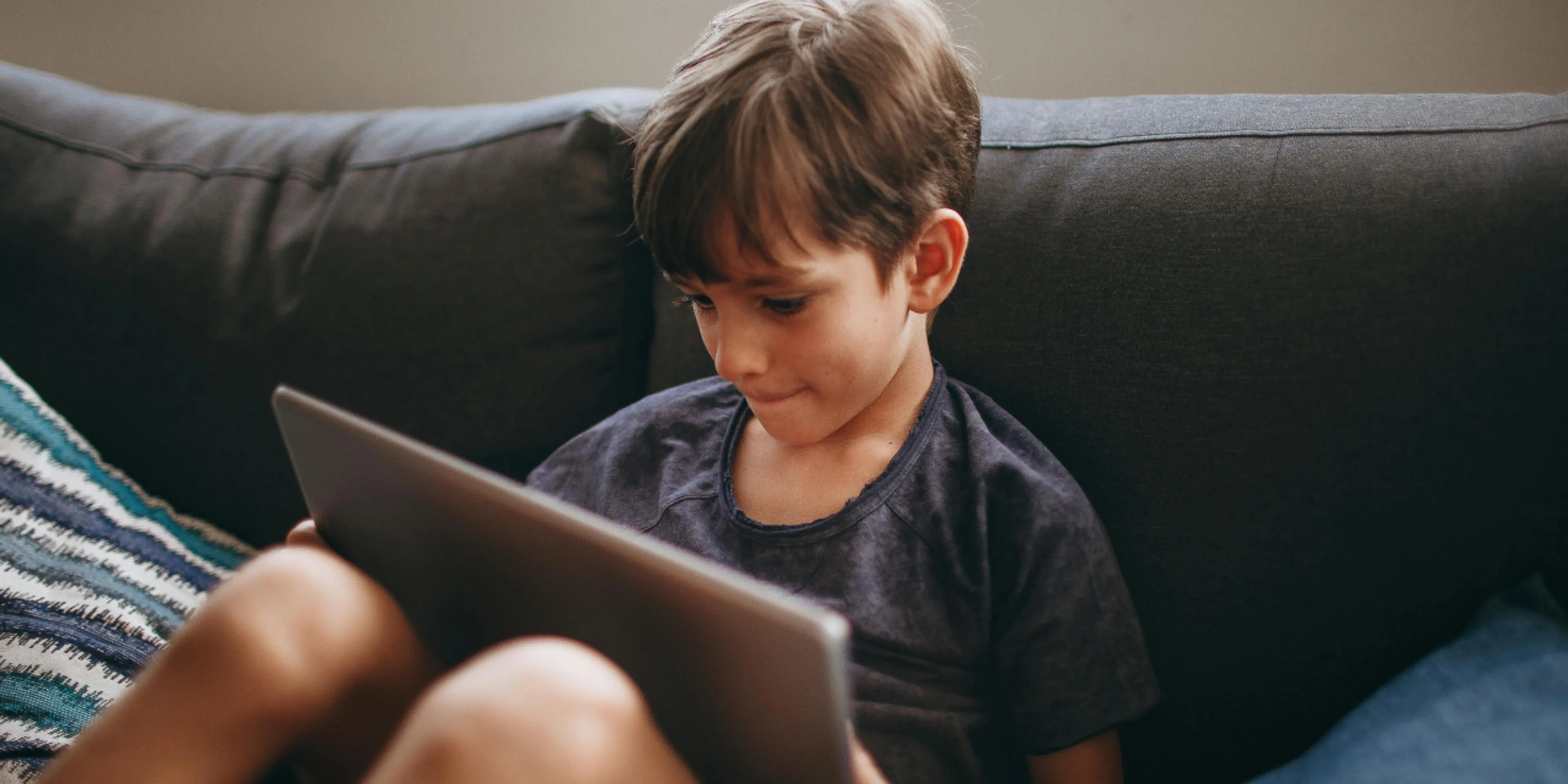 Pantallas inmersivas y no inmersivas: hacia un uso equilibrado de la tecnología educativa