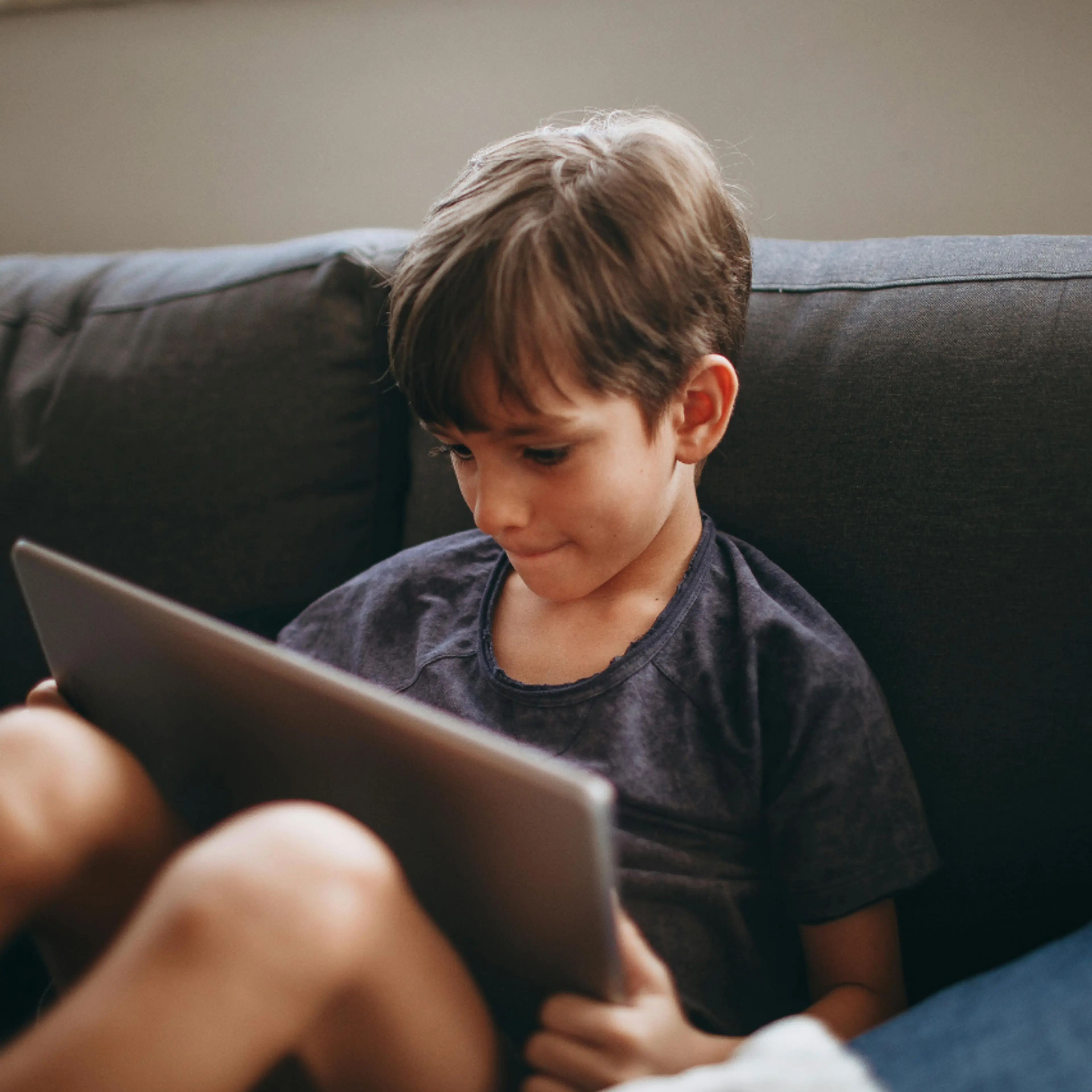 Pantallas inmersivas y no inmersivas: hacia un uso equilibrado de la tecnología educativa