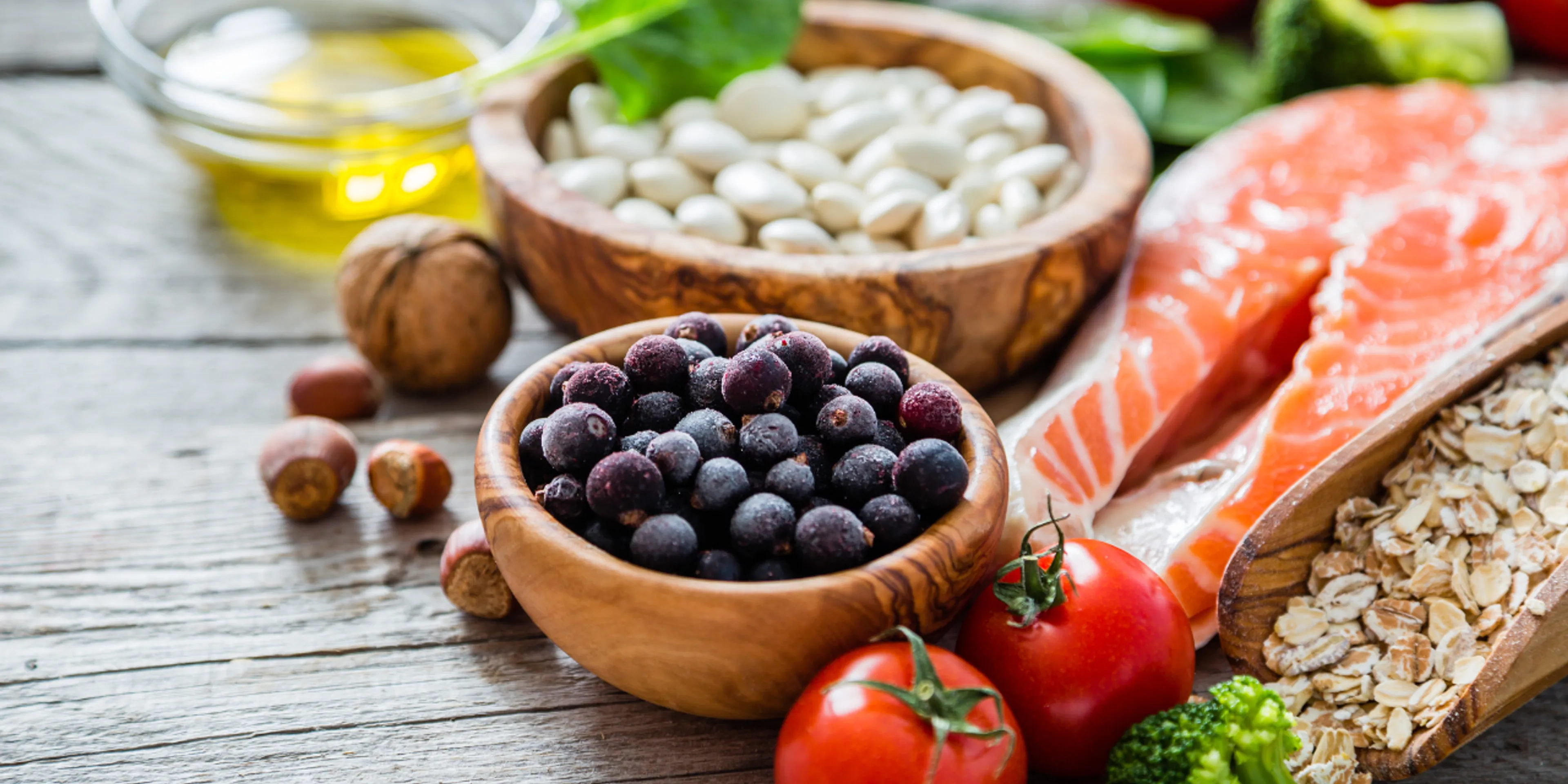 Descubre los mejores alimentos para evitar la inflamación, el estreñimiento y la pesadez en Semana Santa. Mantente ligero, con energía y disfruta tus vacaciones al máximo con estos consejos de alimentación saludable.