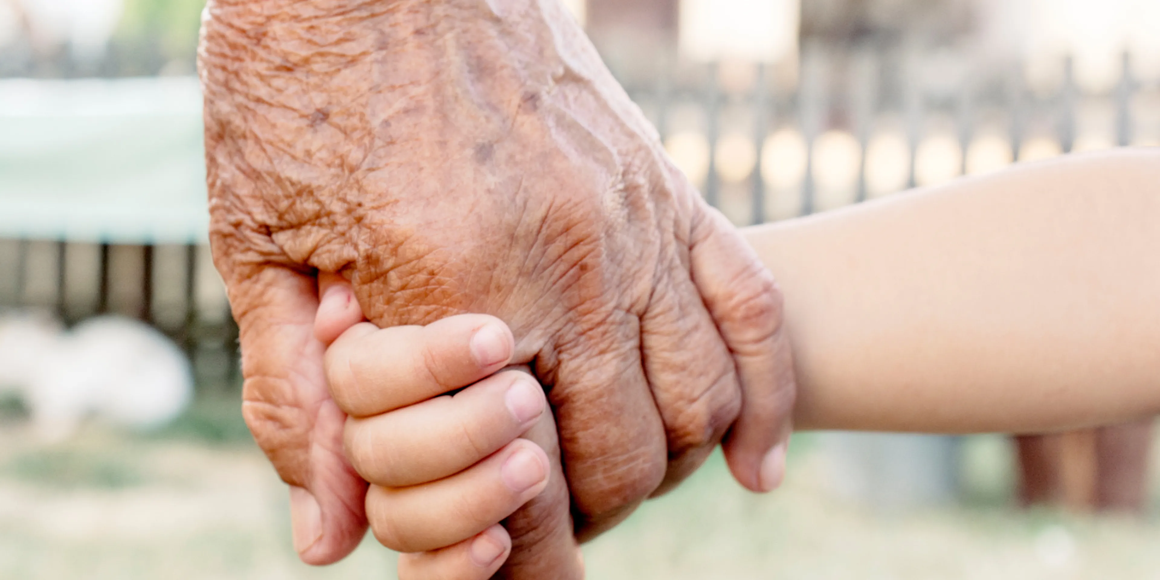 Abuelos enseñan el verdadero significado de la navidad