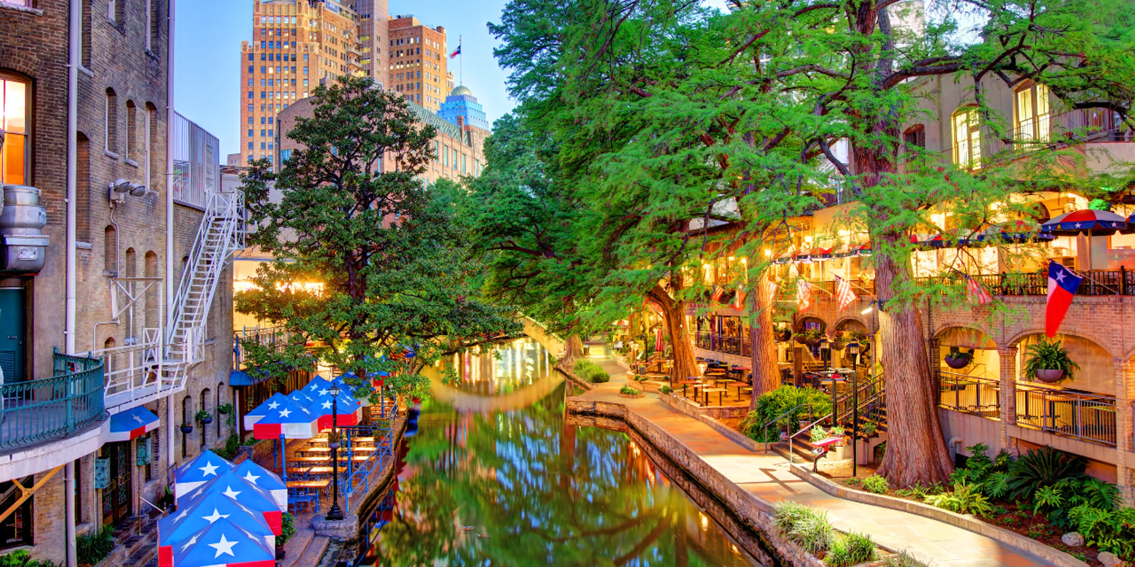 San Antonio River Walk de noche