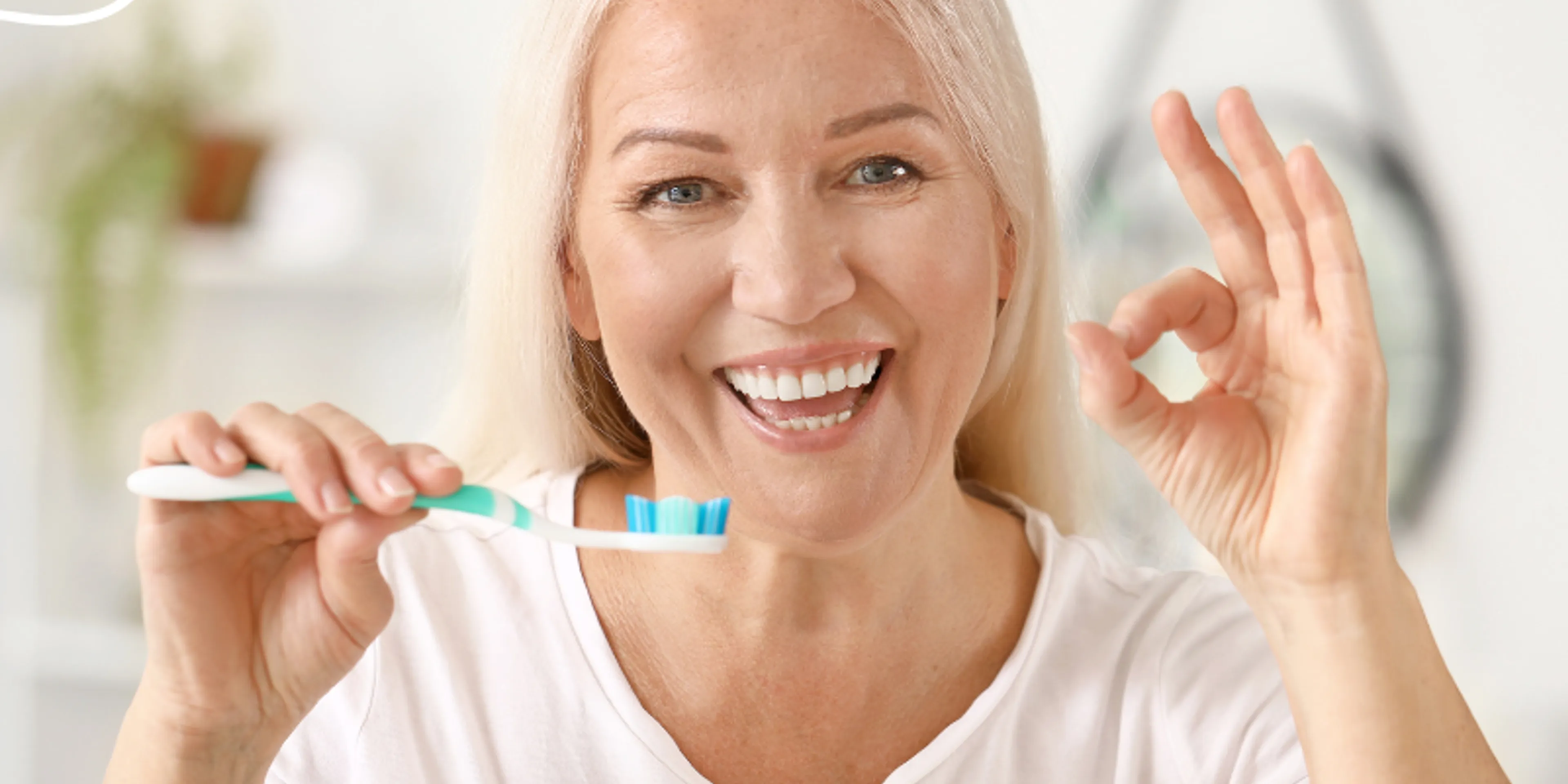 Cuidar tus dientes en casa para mayores de 50 años