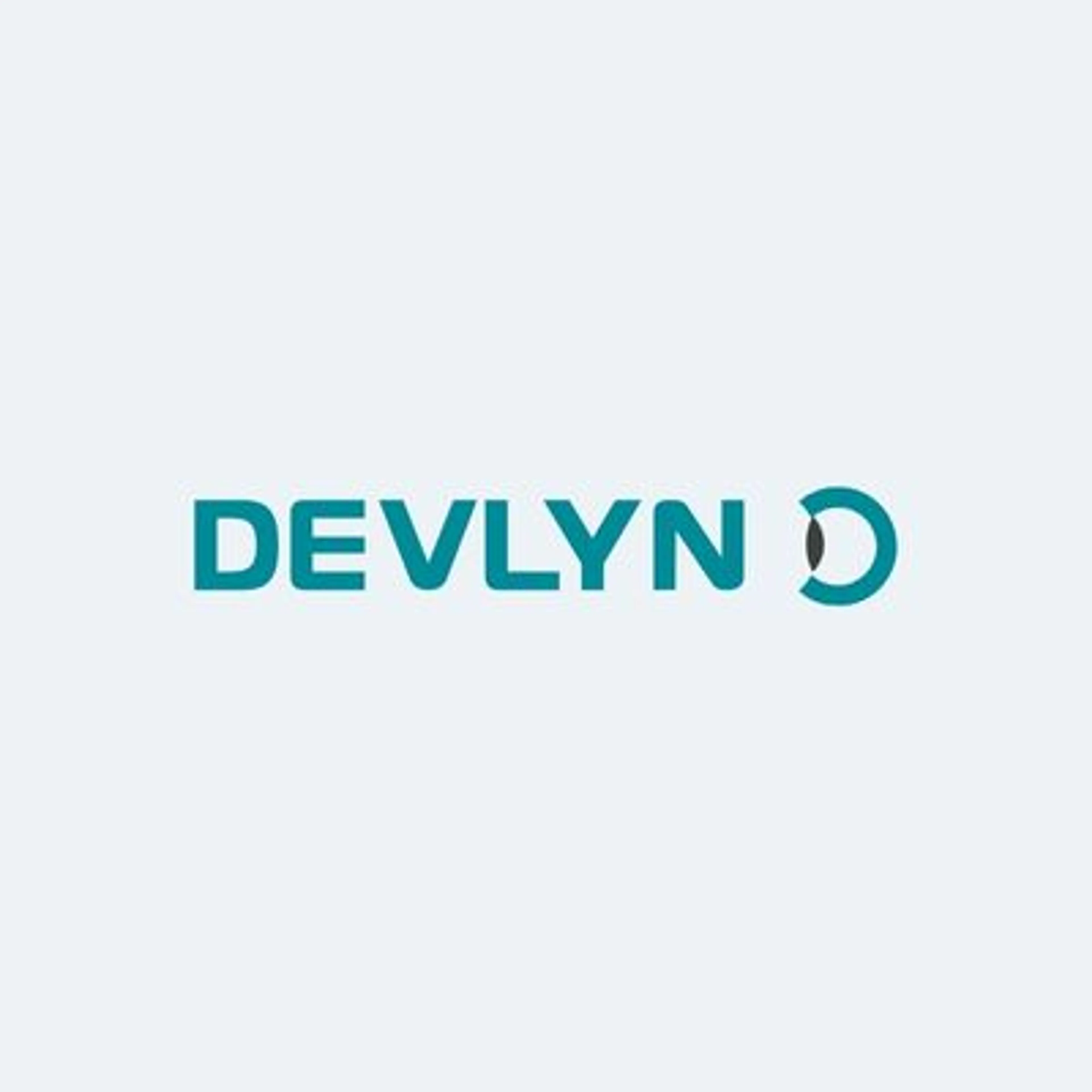 logo devlyn y soy más