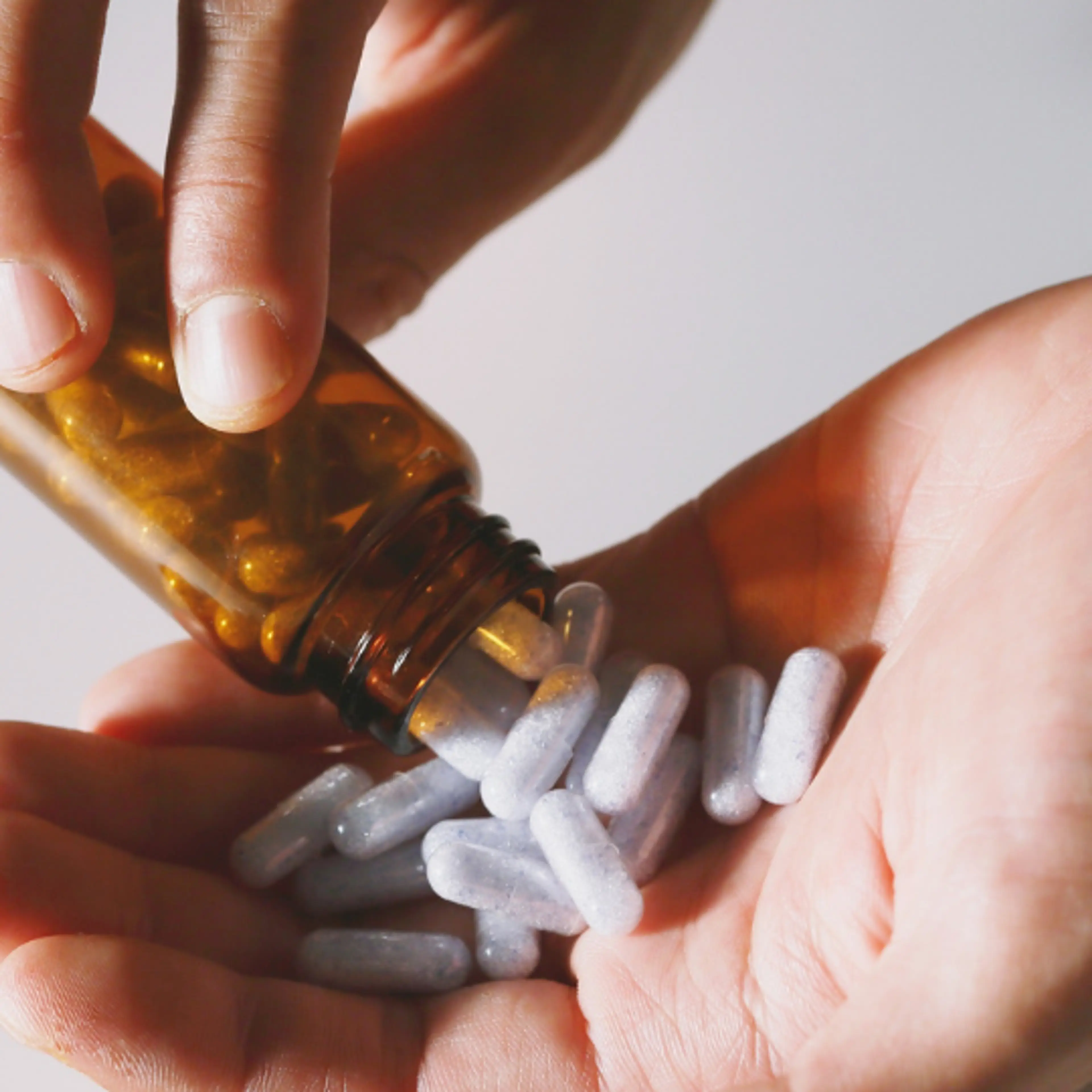 IA y suplementos falsos influencers
