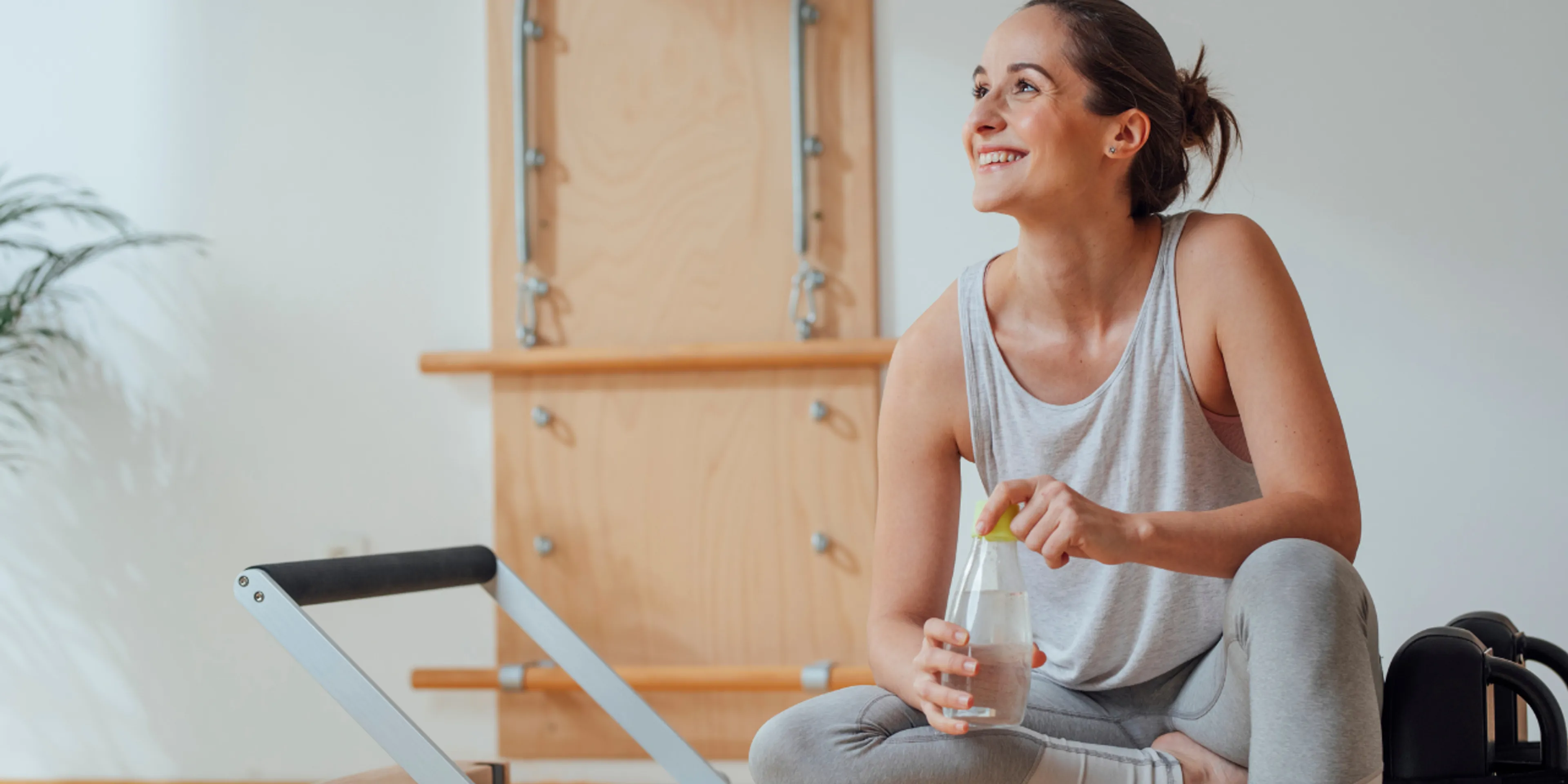 Mujer en máquina Reformer