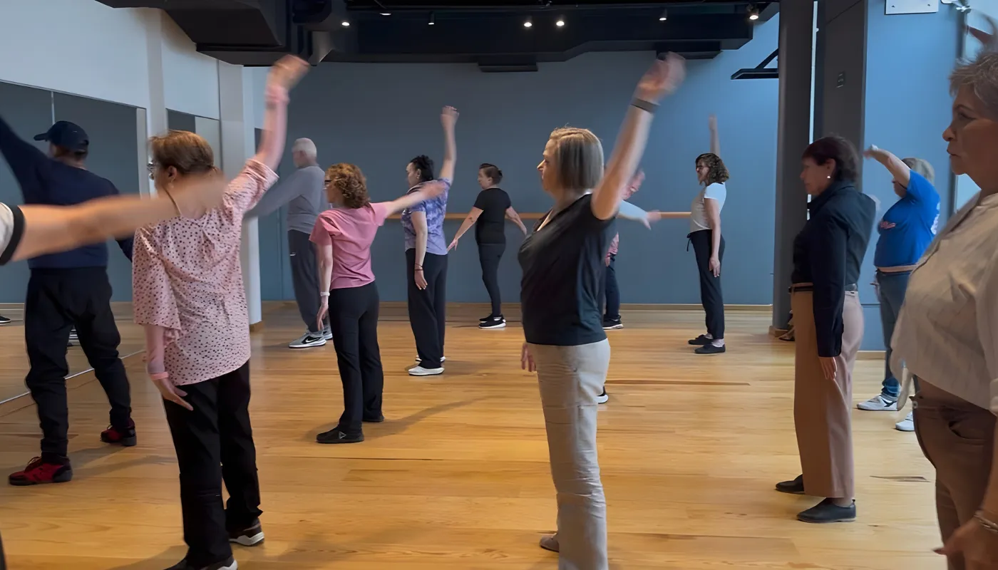 Actividad recreativa y de movimiento del programa Anáhuac Senior, promoviendo la salud y vitalidad en la comunidad universitaria.