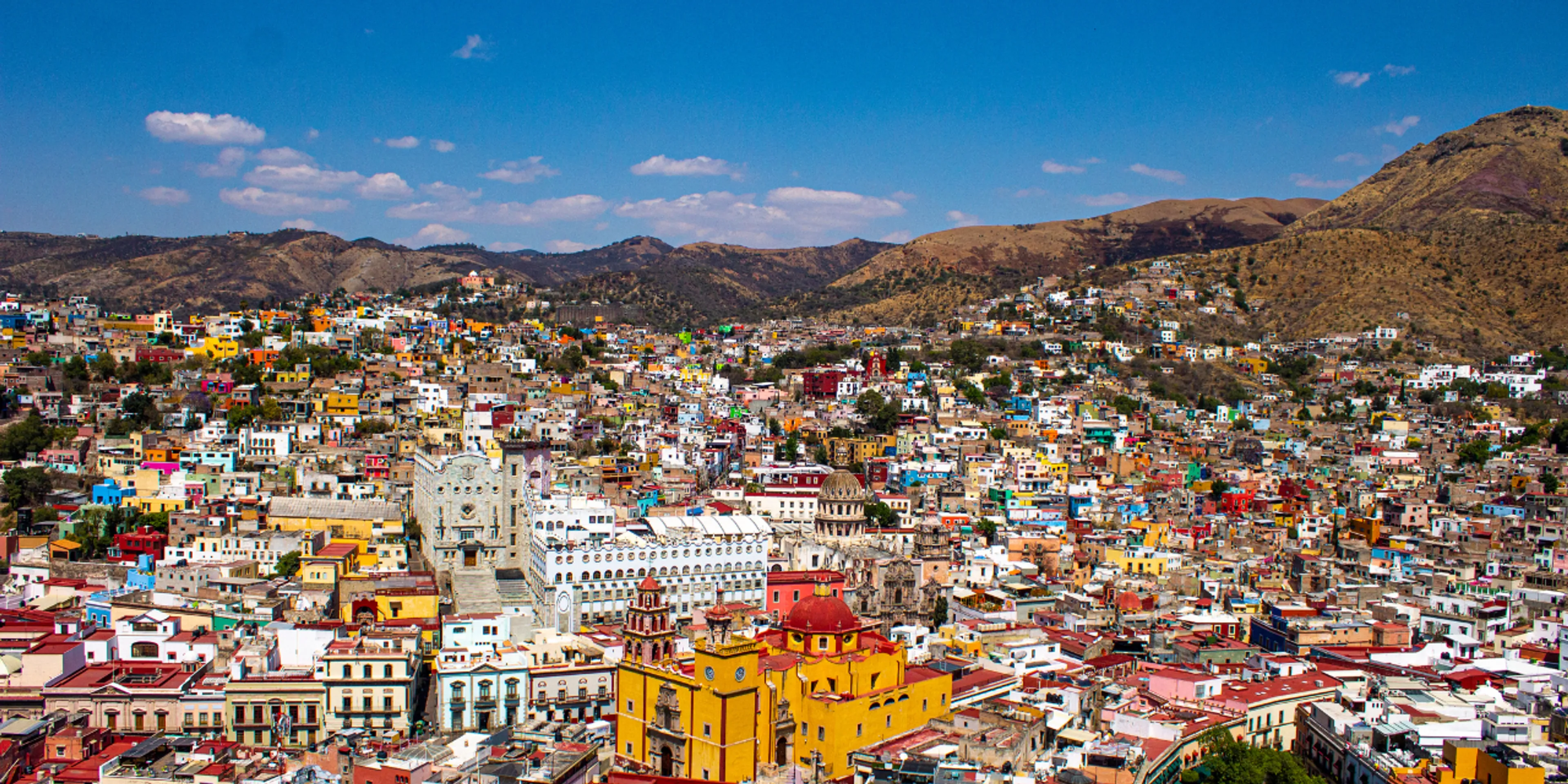 Vista aerea de ciudad mexicana colonial