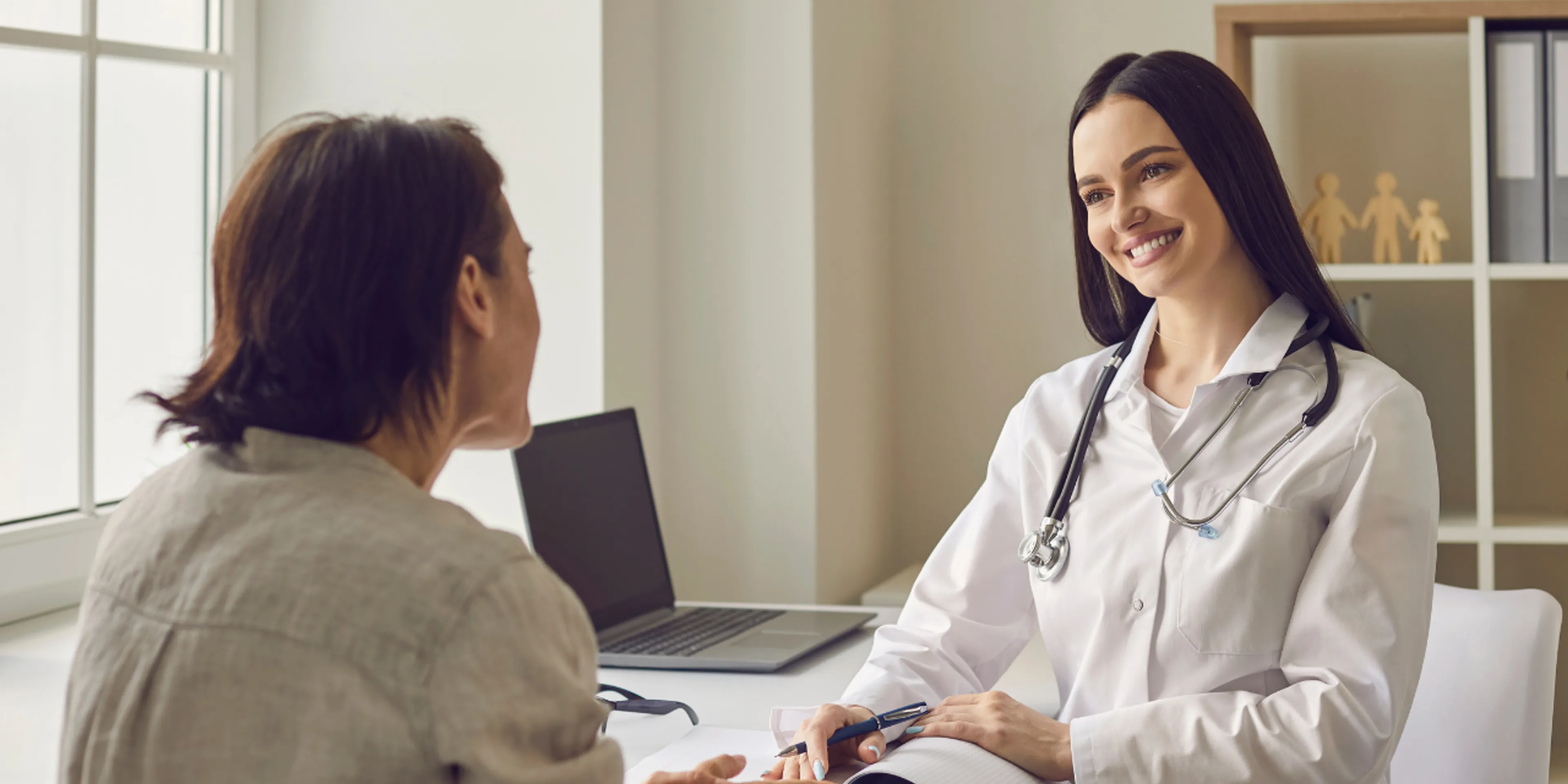 Cuáles son los chequeos médicos comunes que debo hacerme antes de salir de viaje