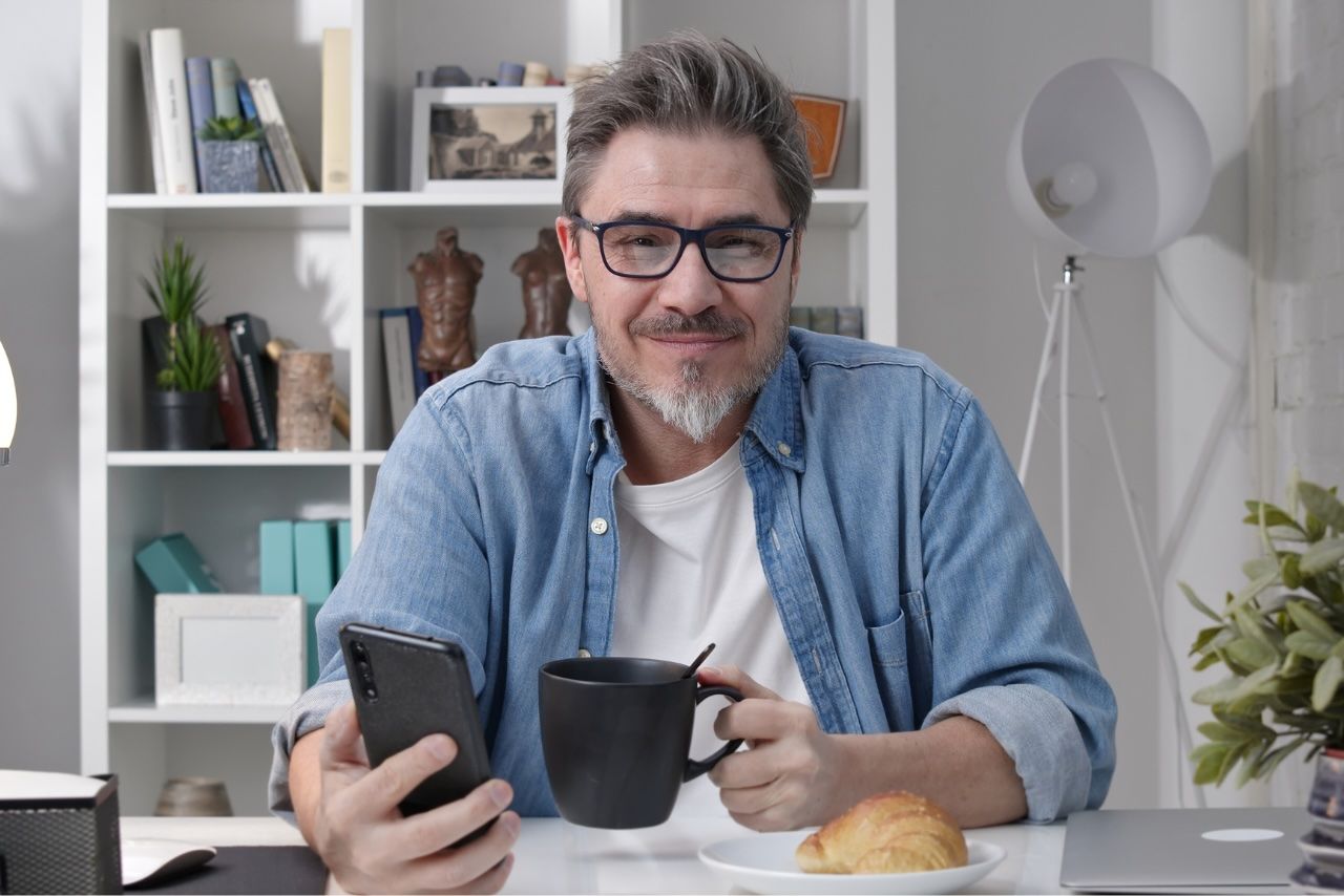 Descubre cómo aprovechar tu experiencia laboral a los 50