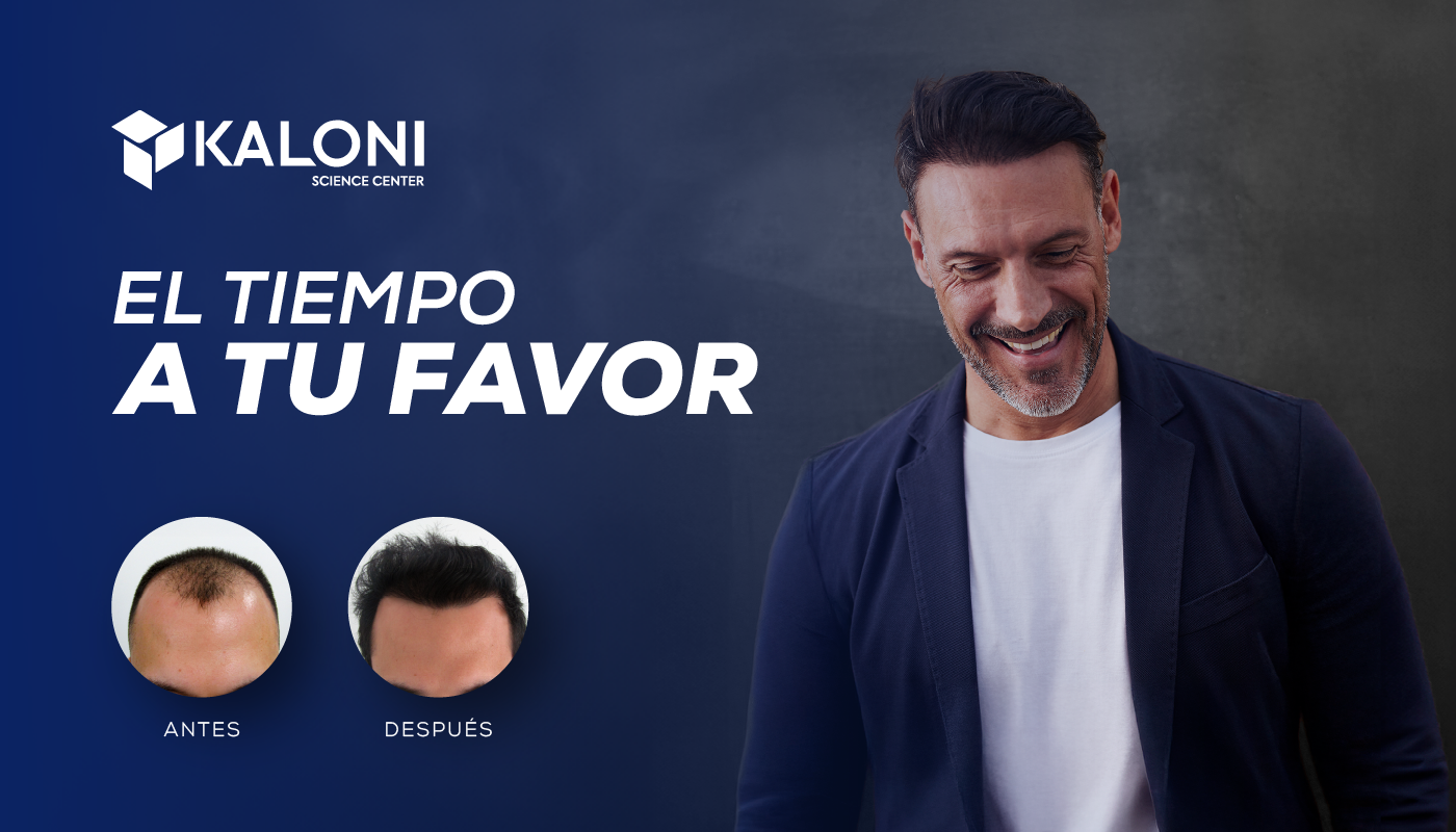 Hombre sonriente con cabello abundante tras un tratamiento capilar, junto al texto “El tiempo a tu favor” y comparativo de antes y después.