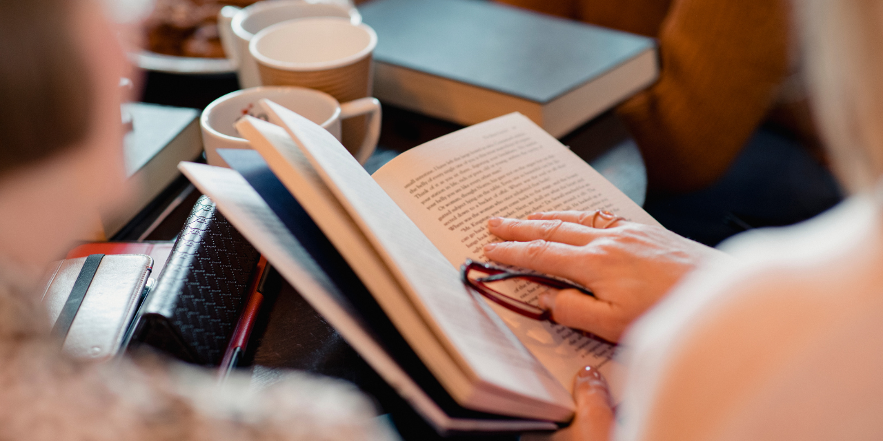 manos y libros