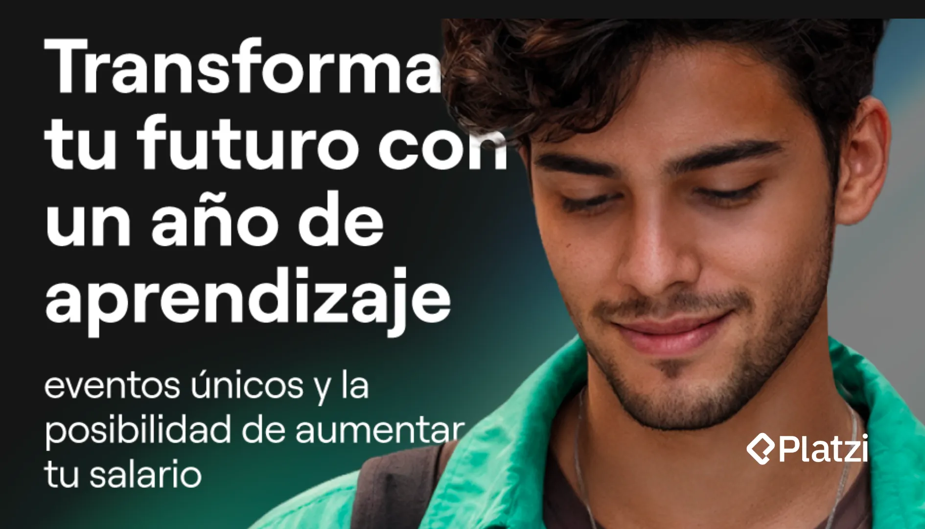 Banner promocional de Platzi con estudiante usando celular y texto “Transforma tu futuro con un año de aprendizaje”, destacando cursos y crecimiento profesional en tecnología.