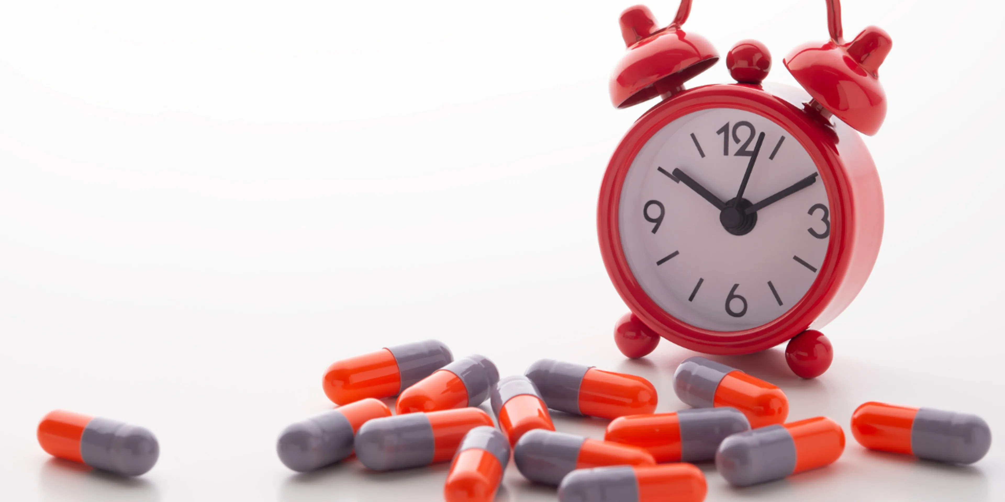 Cómo ajustar los medicamentos si cambio de horario por viaje