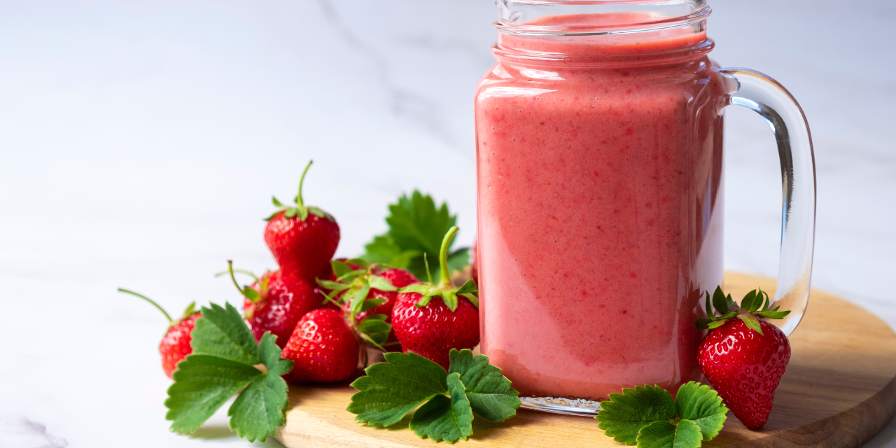 Delicioso smoothie rico en fitoestrógenos para la perimenopausia y menopausia