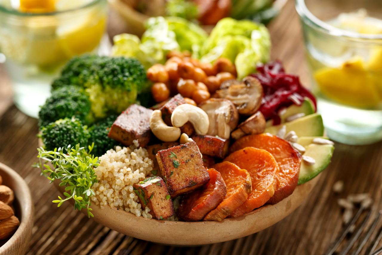 Plato con comida saludable