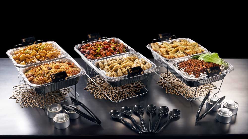 P.F. Chang’s guisados asiaticos y charolas con guarnición 