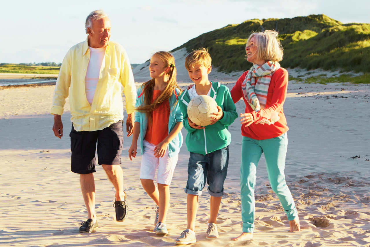 Planificar vacaciones con padres mayores e hijos adolescentes