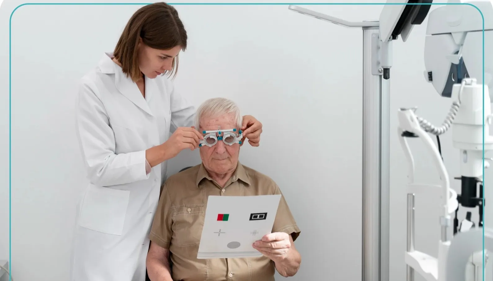 hombre realizando examen oftalmológico