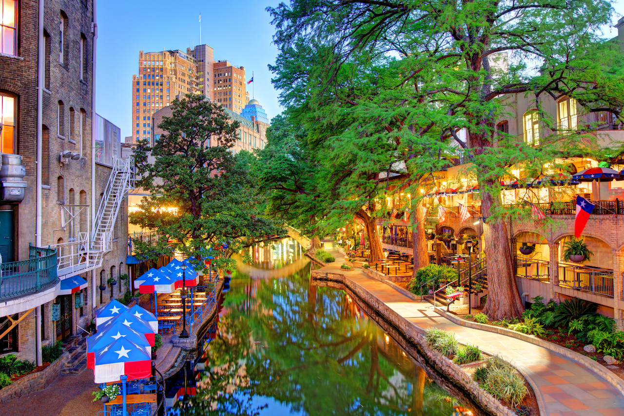 San Antonio River Walk de noche