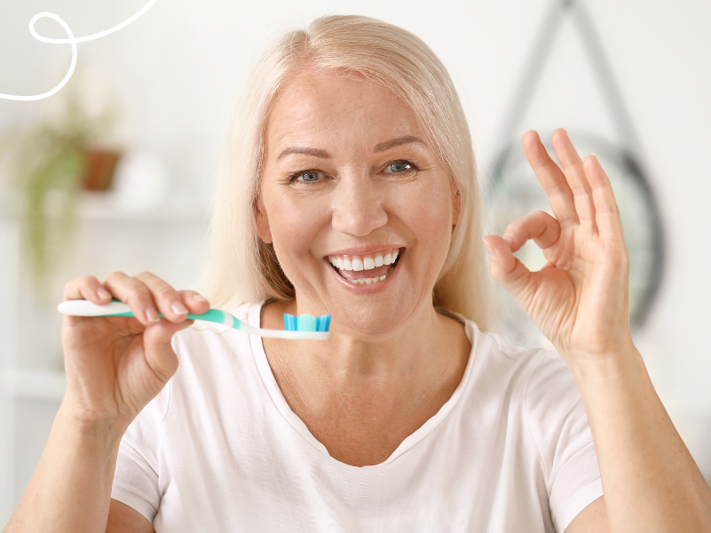 Cuidar tus dientes en casa para mayores de 50 años