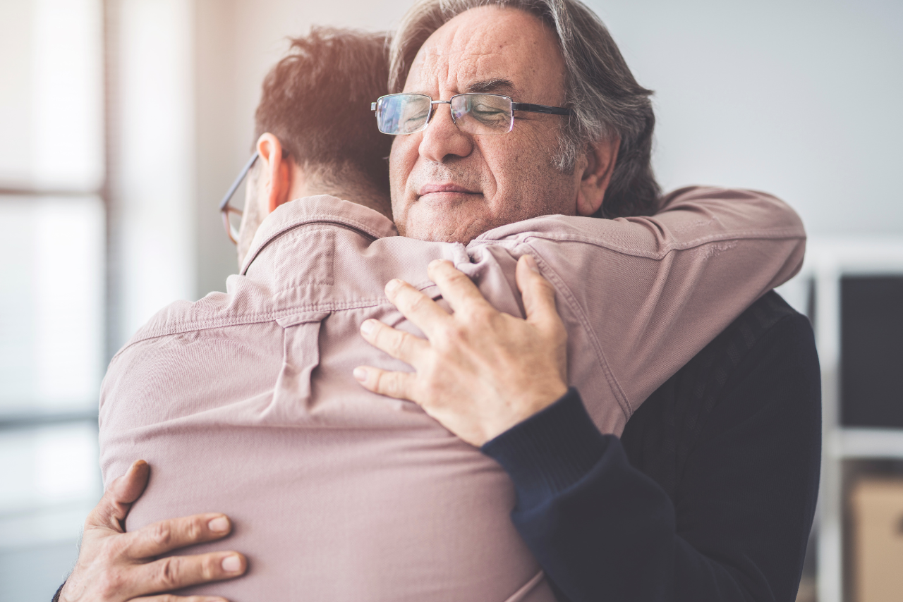 Consejos prácticos si dejarás a un adulto mayor al cuidado de otros en Semana Santa