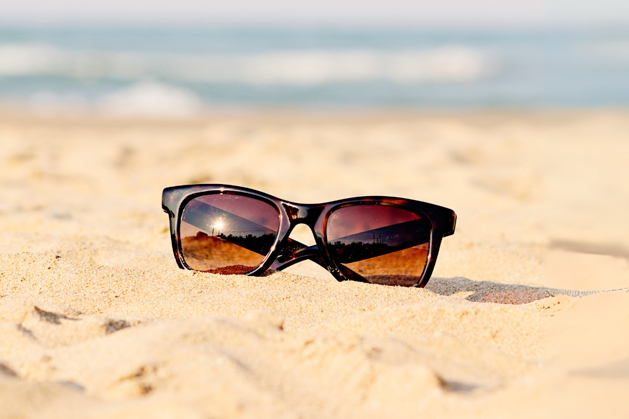 Beneficios de usar lentes de sol en vacaciones